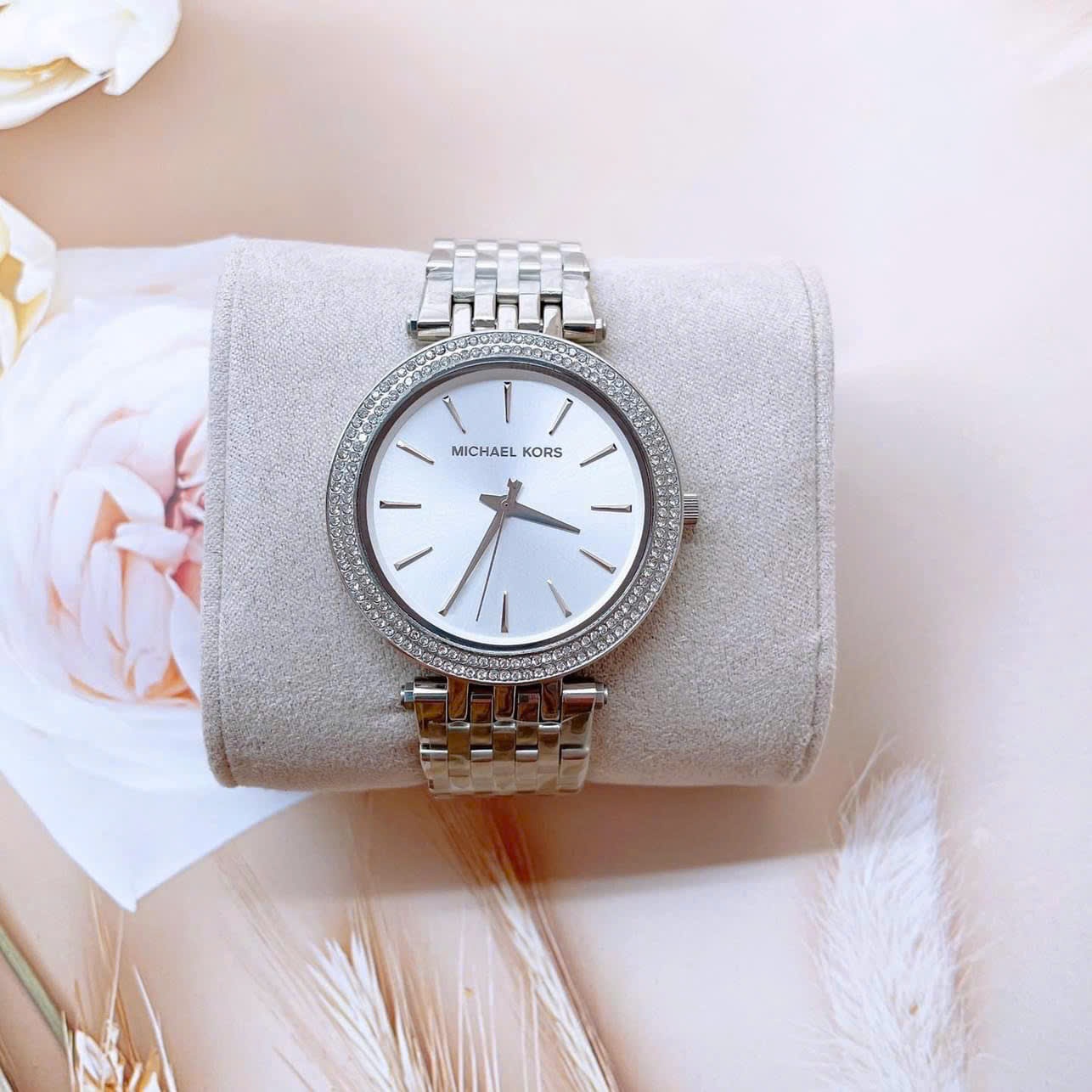 Đồng Hồ Michael Kors Darci |Nữ Giới |Đính Đá Swarovski |Dây Kim Loại Silver |Máy Pin (Quartz) |Size 39mm |Donghogiatot.vn