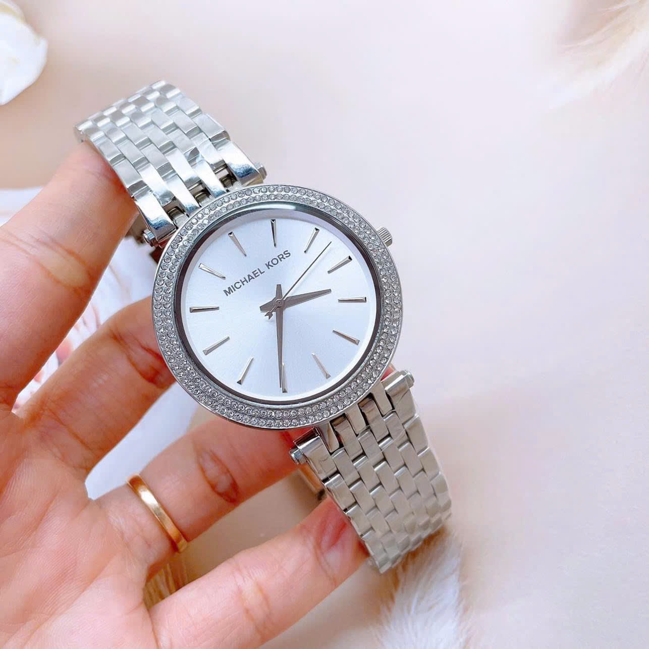 Đồng Hồ Michael Kors Darci |Nữ Giới |Đính Đá Swarovski |Dây Kim Loại Silver |Máy Pin (Quartz) |Size 39mm |Donghogiatot.vn