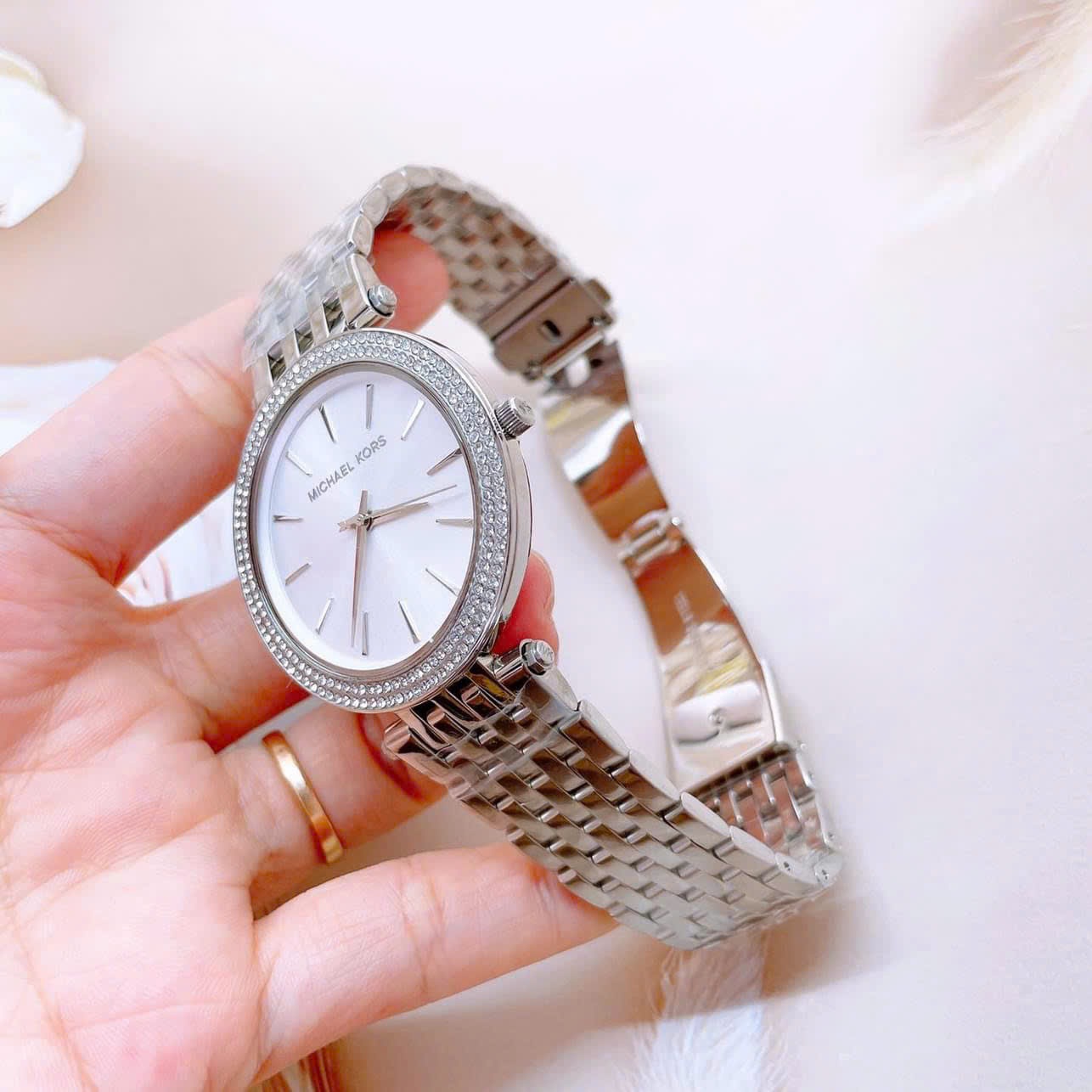 Đồng Hồ Michael Kors Darci |Nữ Giới |Đính Đá Swarovski |Dây Kim Loại Silver |Máy Pin (Quartz) |Size 39mm |Donghogiatot.vn