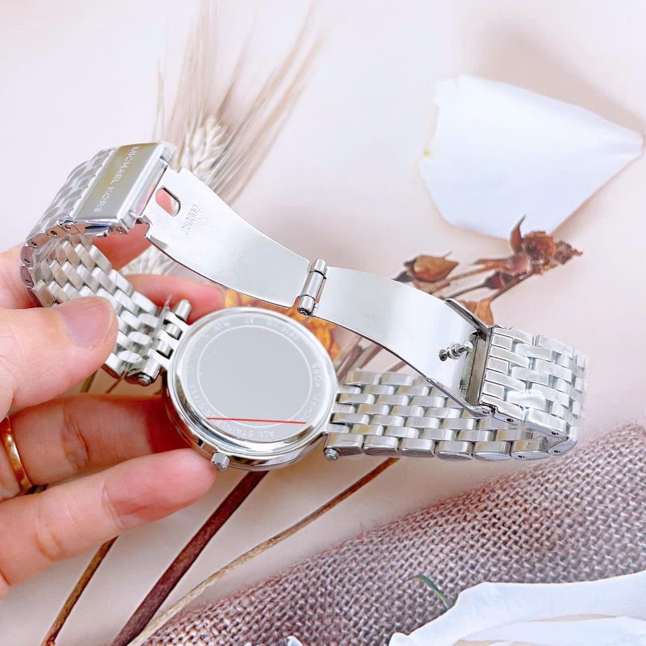 Đồng Hồ Michael Kors Darci |Nữ Giới |Đính Đá Swarovski |Dây Kim Loại Silver |Máy Pin (Quartz) |Size 39mm |Donghogiatot.vn