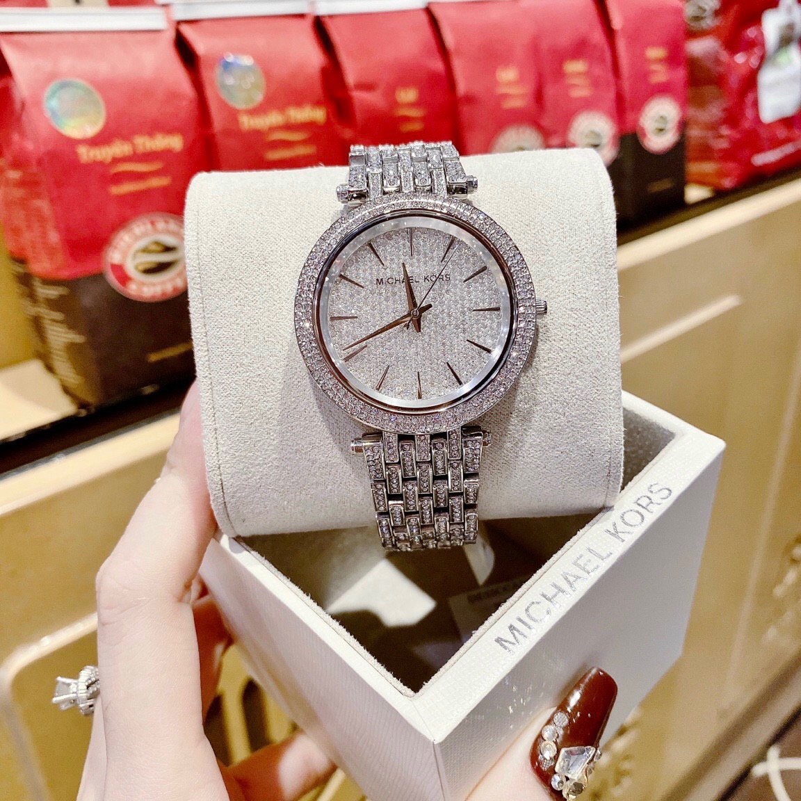 Đồng Hồ Michael Kors Darci |Nữ Giới |Mặt Full Đá |Dây Kim Loại Silver |Máy Pin (Quartz) |Size 38mm |donghogiatot.vn