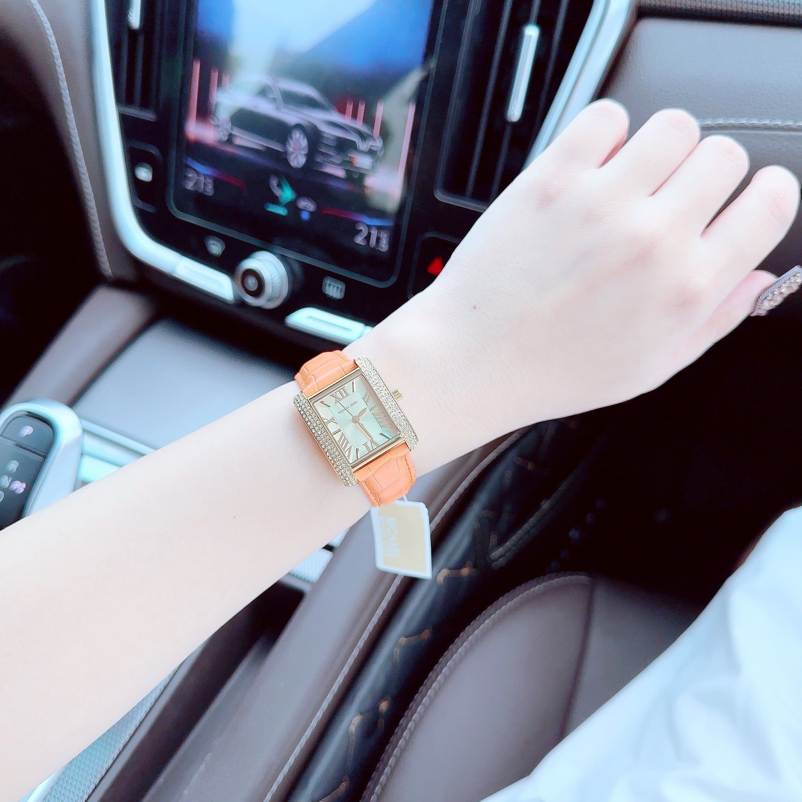 Đồng Hồ Michael Kors Emery |Nữ Giới |Mặt Chữ Nhật |Dây Da Cam |Máy Pin (Quartz) |Size 33mm |donghogiatot.vn