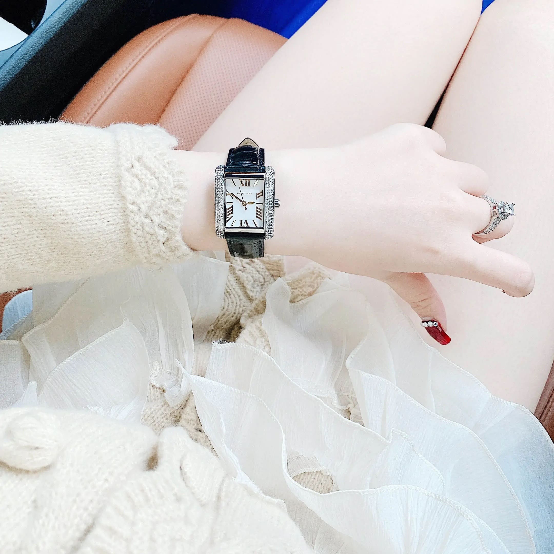 Đồng Hồ Michael Kors Emery |Nữ Giới |Mặt Chữ Nhật |Dây Da Đen |Máy Pin (Quartz) |Size 33mm |donghogiatot.vn