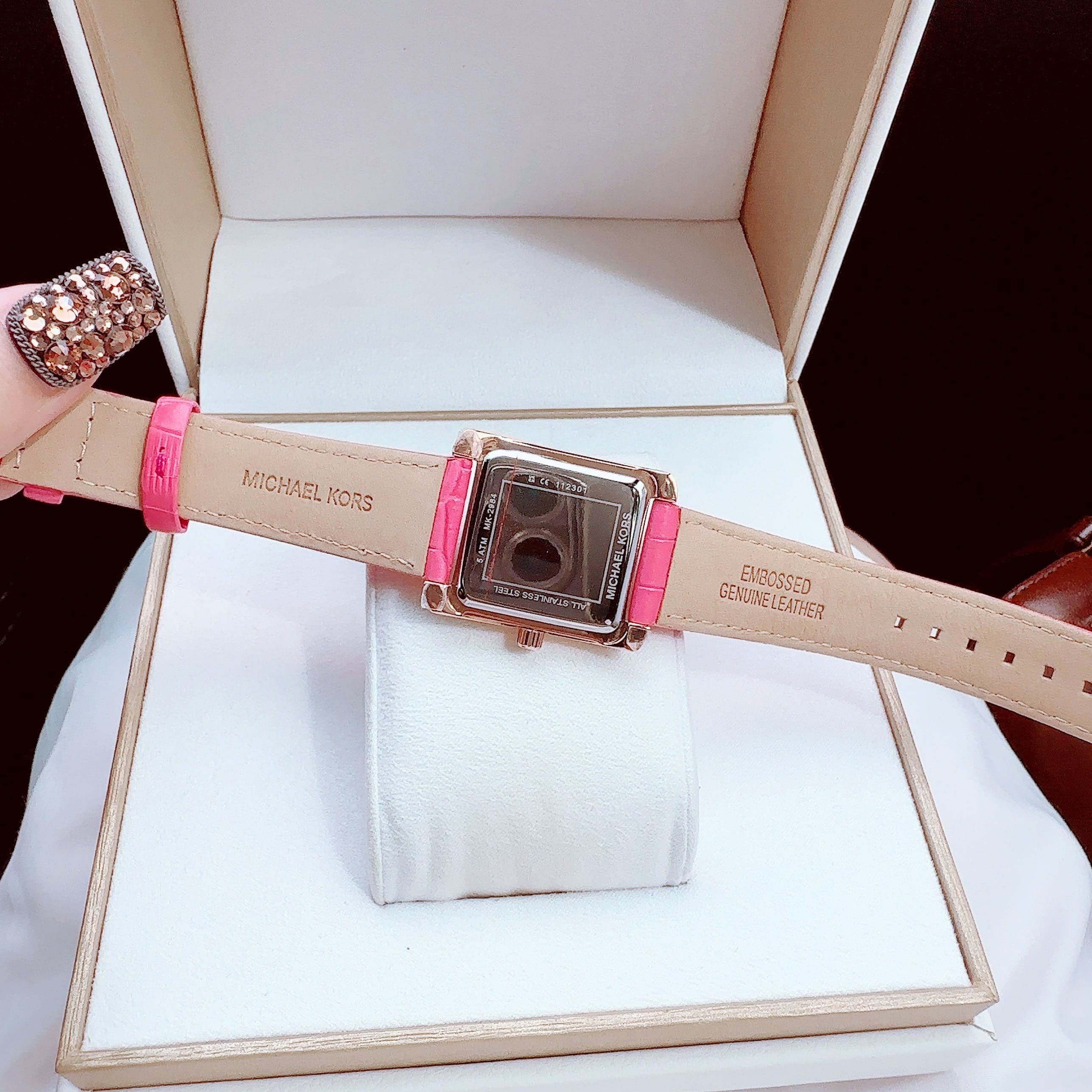 Đồng Hồ Michael Kors Emery |Nữ Giới |Mặt Chữ Nhật |Dây Da Hồng |Máy Pin (Quartz) |Size 33mm |donghogiatot.vn