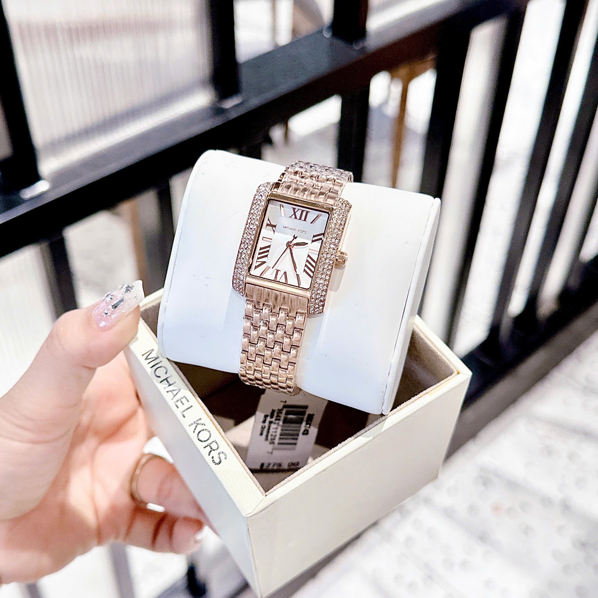Đồng Hồ Micheal Kors Emery |Nữ Giới |Mặt Đính Đá |Dây Kim Loại Rose Gold |Máy Pin (Quartz) |Size 33x37mm |donghogiatot.vn