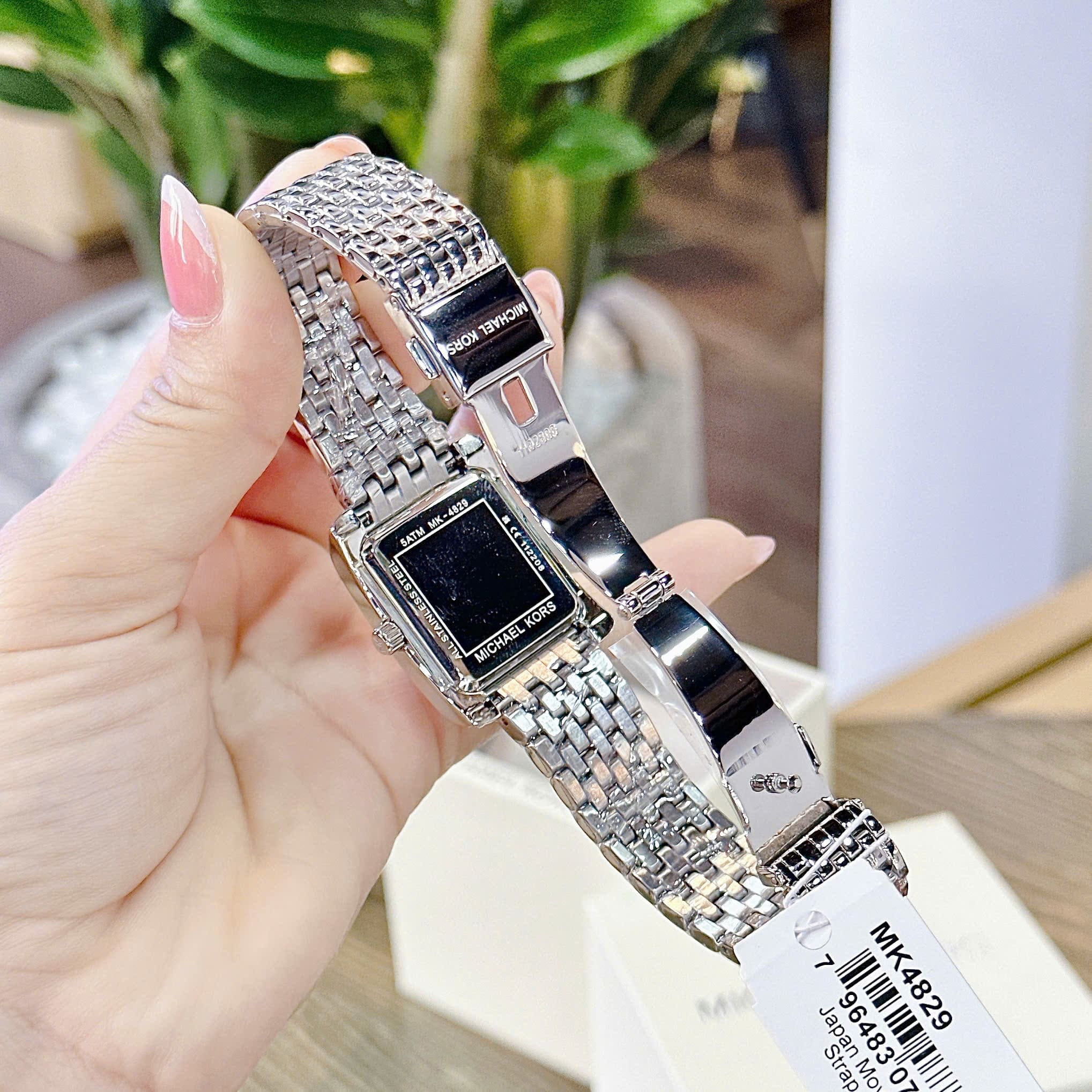 Đồng Hồ Micheal Kors Emery |Nữ Giới |Mặt Chữ Nhật |Xanh Dương |Dây Kim Loại |Máy Pin (Quartz) |Size 33x37mm |donghogiatot.vn