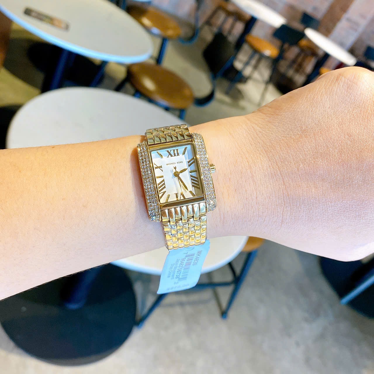 Đồng Hồ Micheal Kors Emery |Nữ Giới |Mặt Màu Trắng |Dây Kim Loại Vàng Gold |Máy Pin (Quartz) |Size 33x37mm |donghogiatot.vn