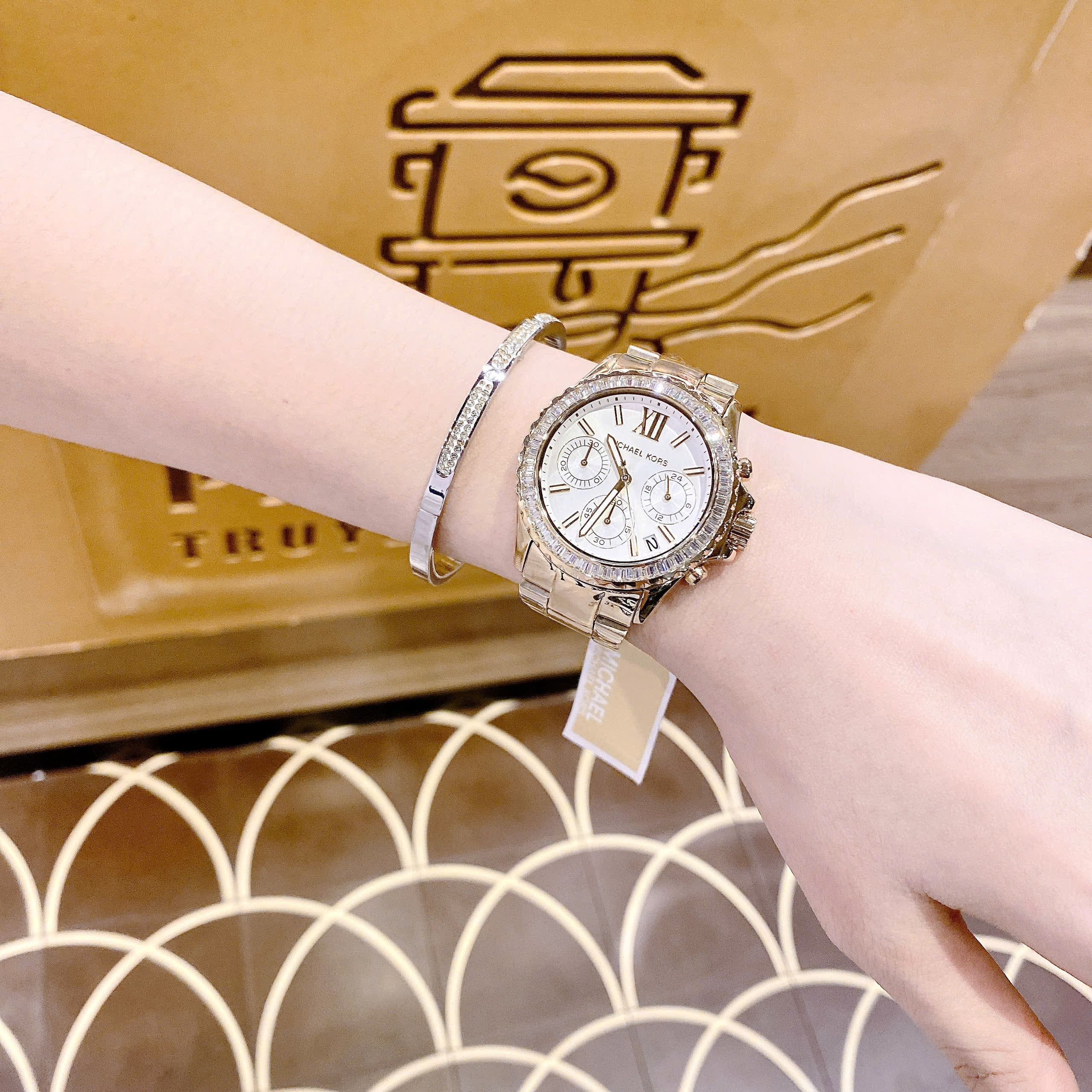 Đồng Hồ Michael Kors Everest |Nữ Giới |Choronograph |Đính Đá |Dây Kim Loại Vàng Gold |Máy Pin (Quartz) |Size 36mm |donghogiatot.vn