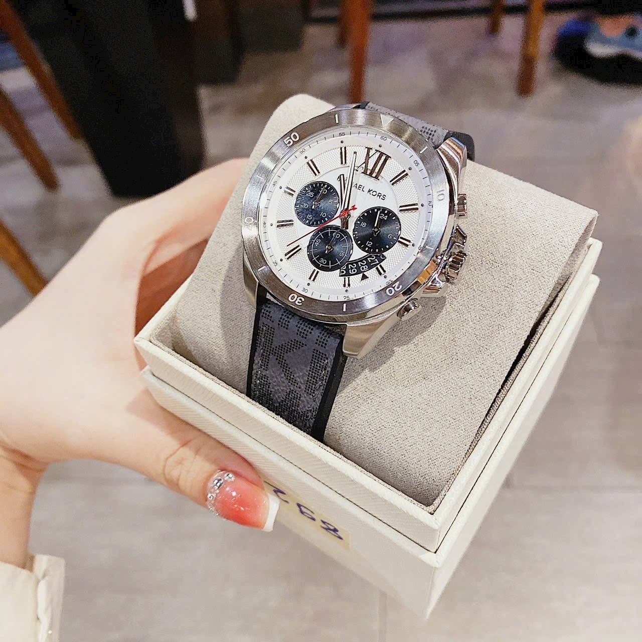 Đồng Hồ Michael Kors Brecken Chronograph |Nam Giới |Mặt Trắng |Dây Da Đen |Máy Pin (Quartz) |Size 45mm |donghogiatot.vn