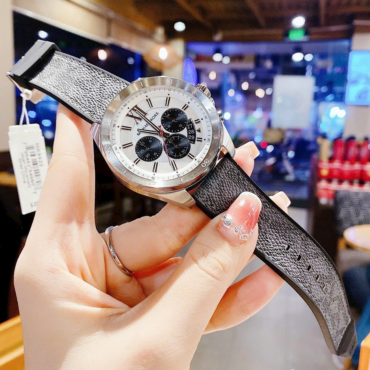 Đồng Hồ Michael Kors Brecken Chronograph |Nam Giới |Mặt Trắng |Dây Da Đen |Máy Pin (Quartz) |Size 45mm |donghogiatot.vn