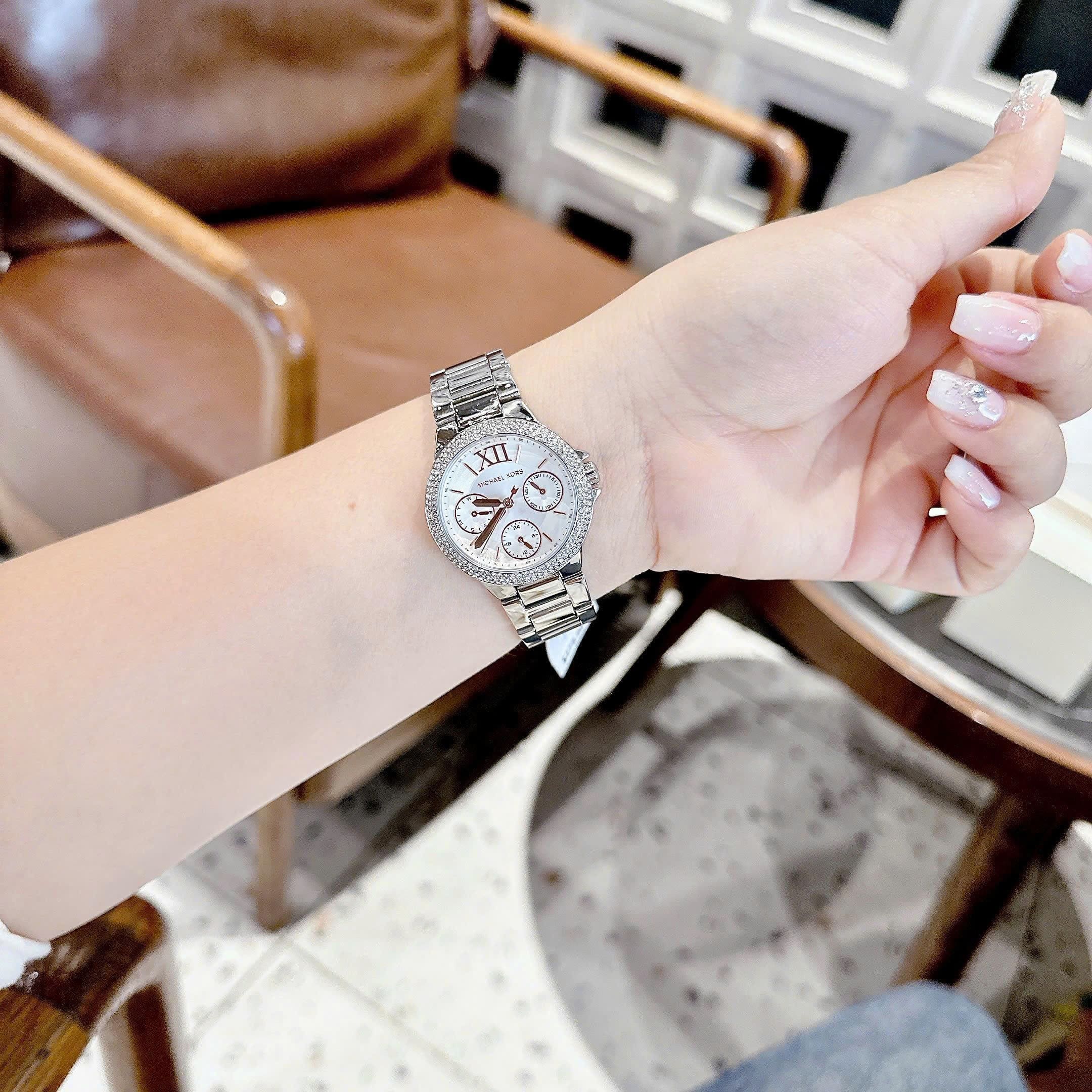 Đồng Hồ Micheal Kors Camille Chronograph |Nữ Giới |Đính Đá |Dây Kim Loại Silver |Máy Pin (Quartz) |Size 33mm |donghogiatot.vn