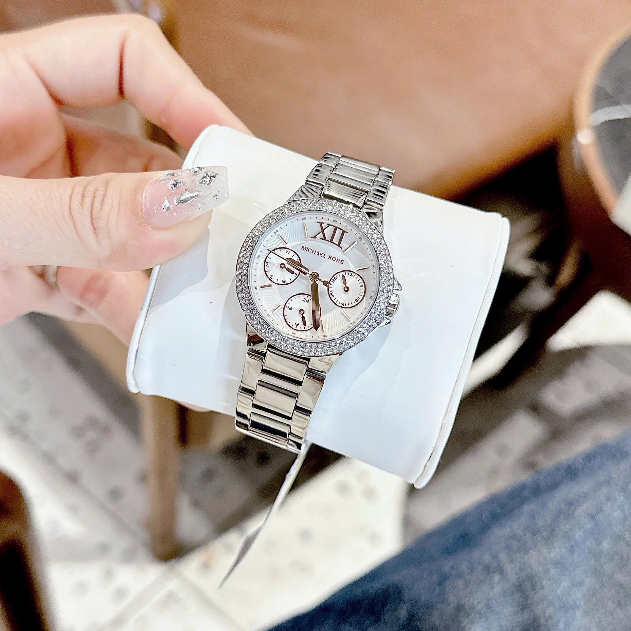 Đồng Hồ Micheal Kors Camille Chronograph |Nữ Giới |Đính Đá |Dây Kim Loại Silver |Máy Pin (Quartz) |Size 33mm |donghogiatot.vn