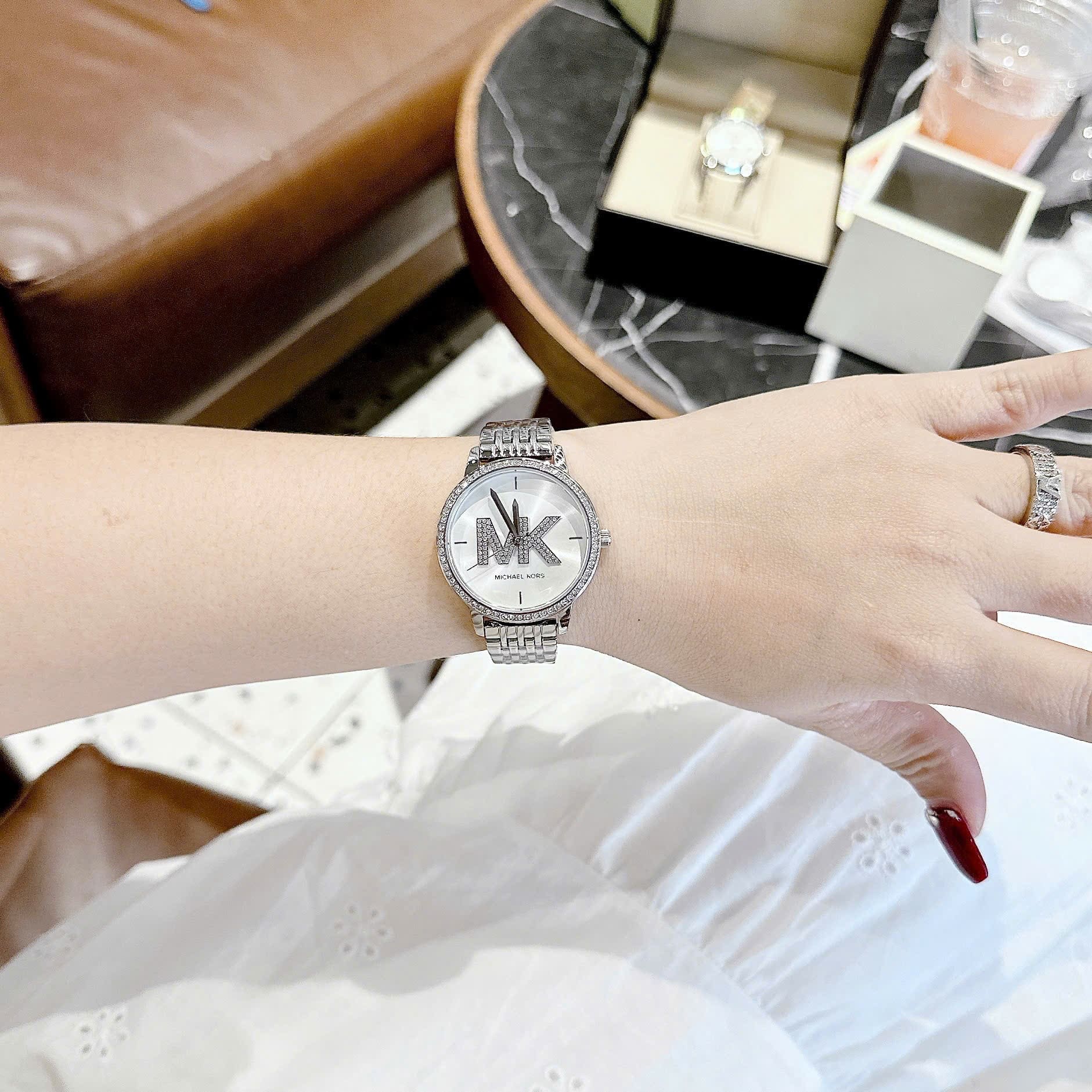 Đồng Hồ Micheal Kors Melissa |Nữ Giới |Logo Đính Đá |Dây Kim Loại Silver |Máy Pin (Quartz) |Size 35mm |donghogiatot.vn