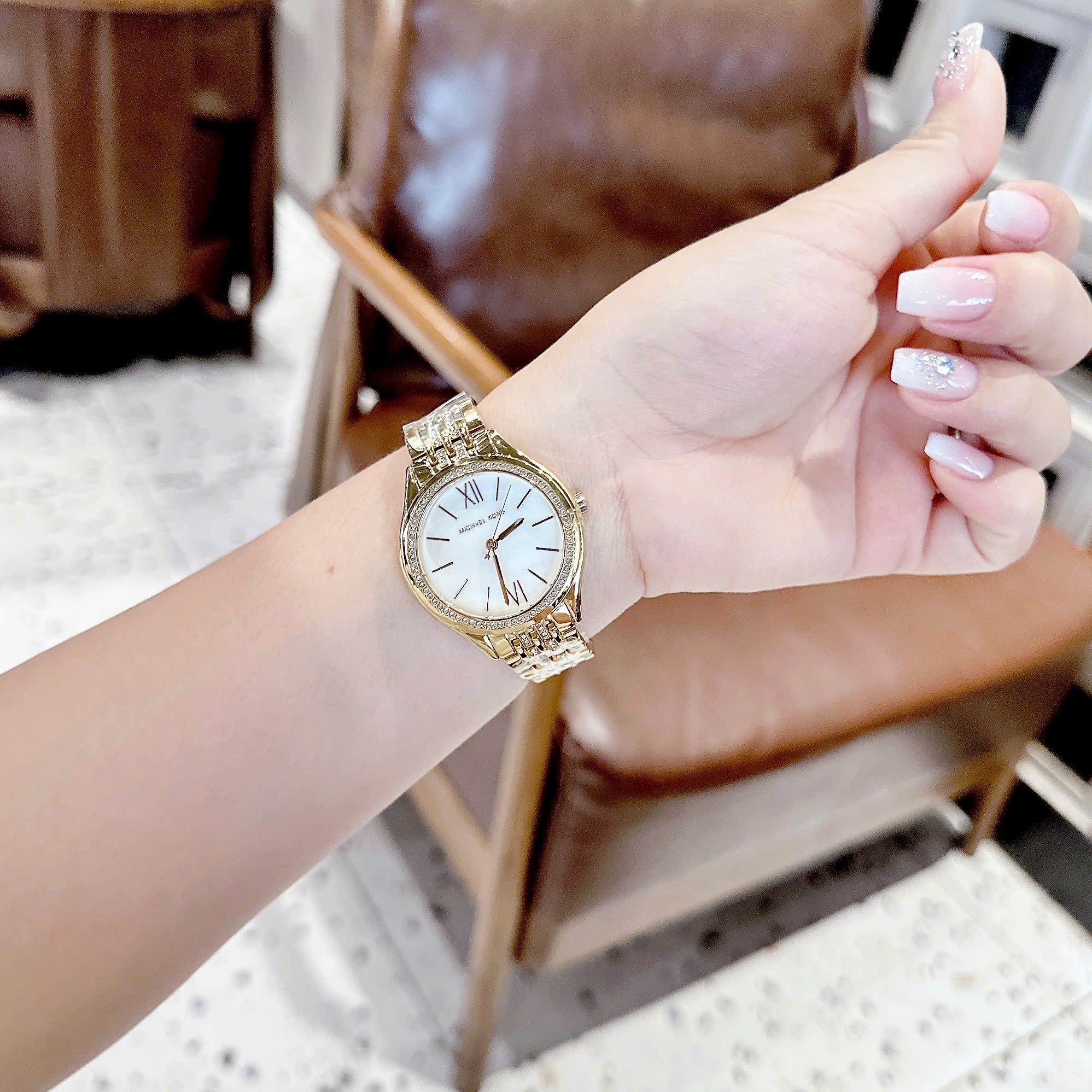 Đồng Hồ Micheal Kors Mindy |Nữ Giới |Mặt Đính Đá |Dây Kim Loại Vàng Gold |Máy Pin (Quartz) |Size 36mm |donghogiatot.vn
