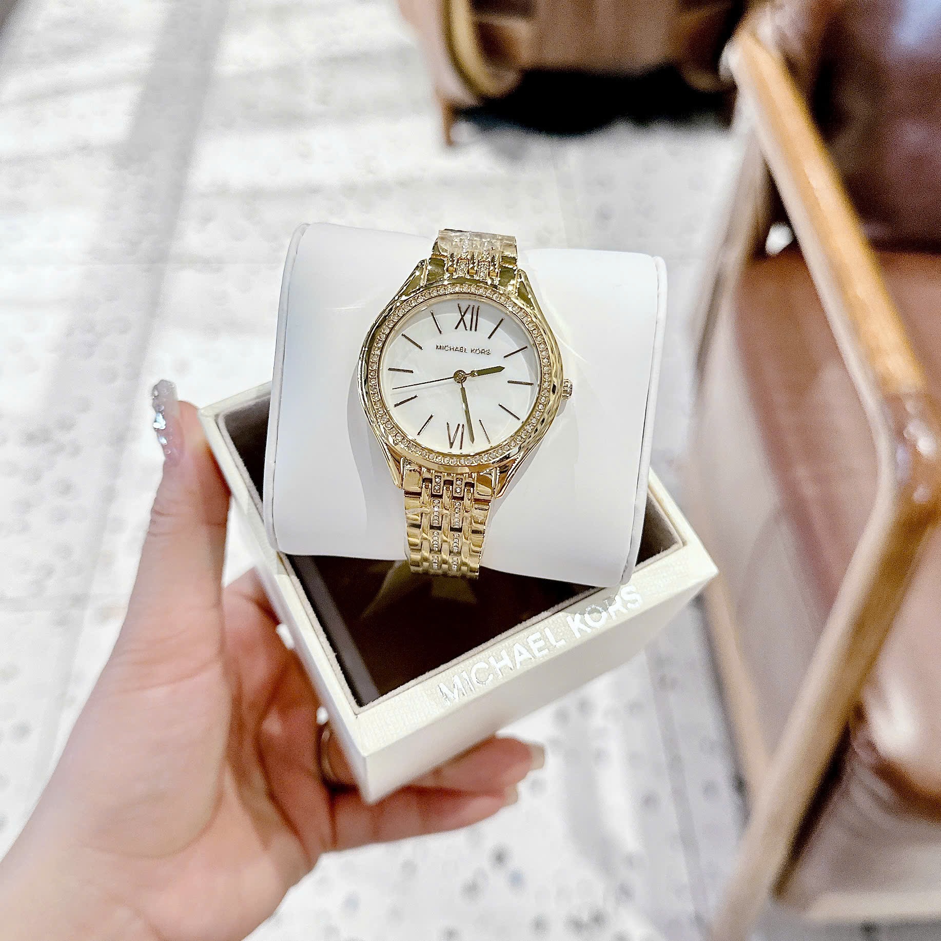 Đồng Hồ Micheal Kors Mindy |Nữ Giới |Mặt Đính Đá |Dây Kim Loại Vàng Gold |Máy Pin (Quartz) |Size 36mm |donghogiatot.vn