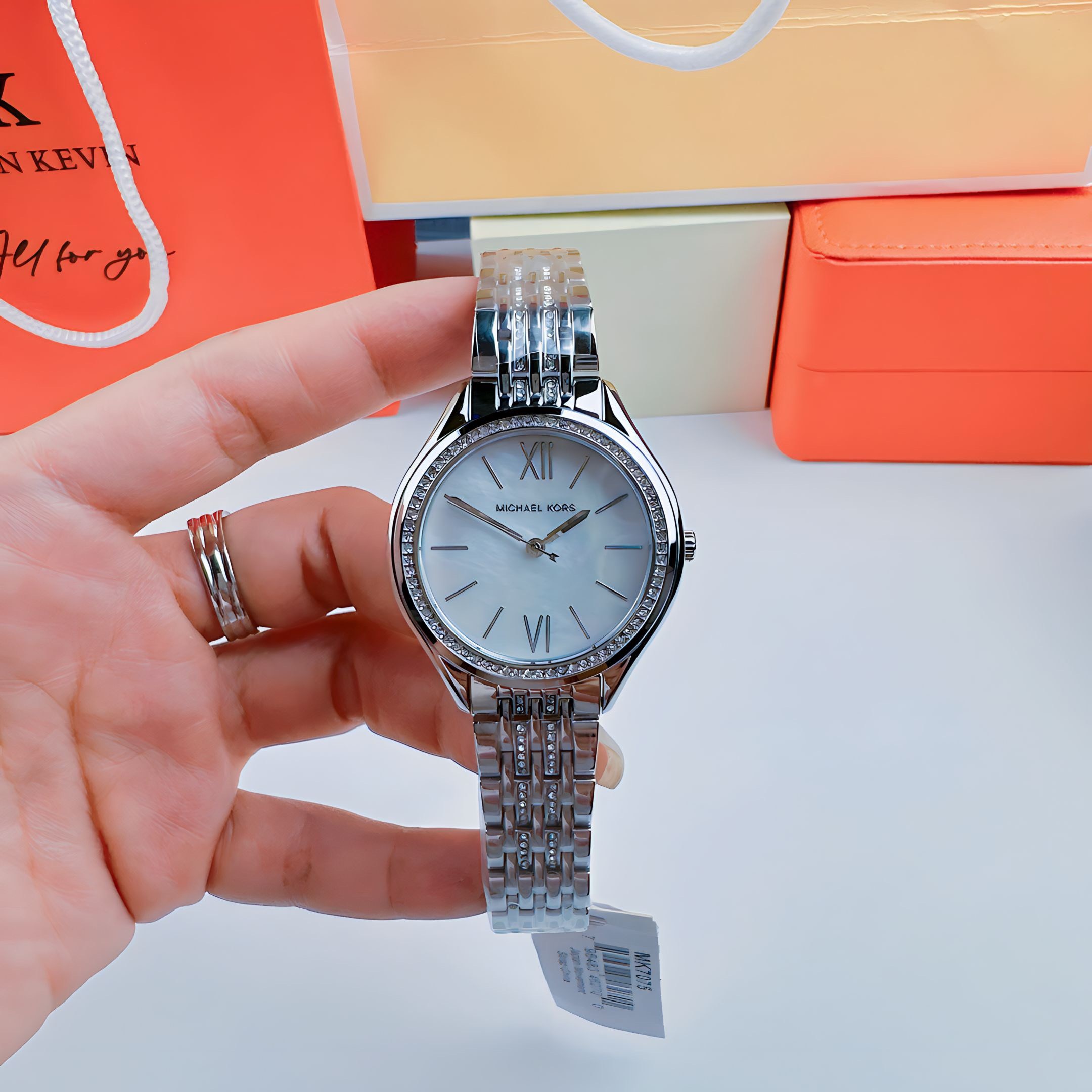 Đồng Hồ Micheal Kors Mindy |Nữ Giới |Mặt Trắng |Dây Kim Loại Đính Đá Silver |Máy Pin (Quartz) |Size 36mm |donghogiatot.vn