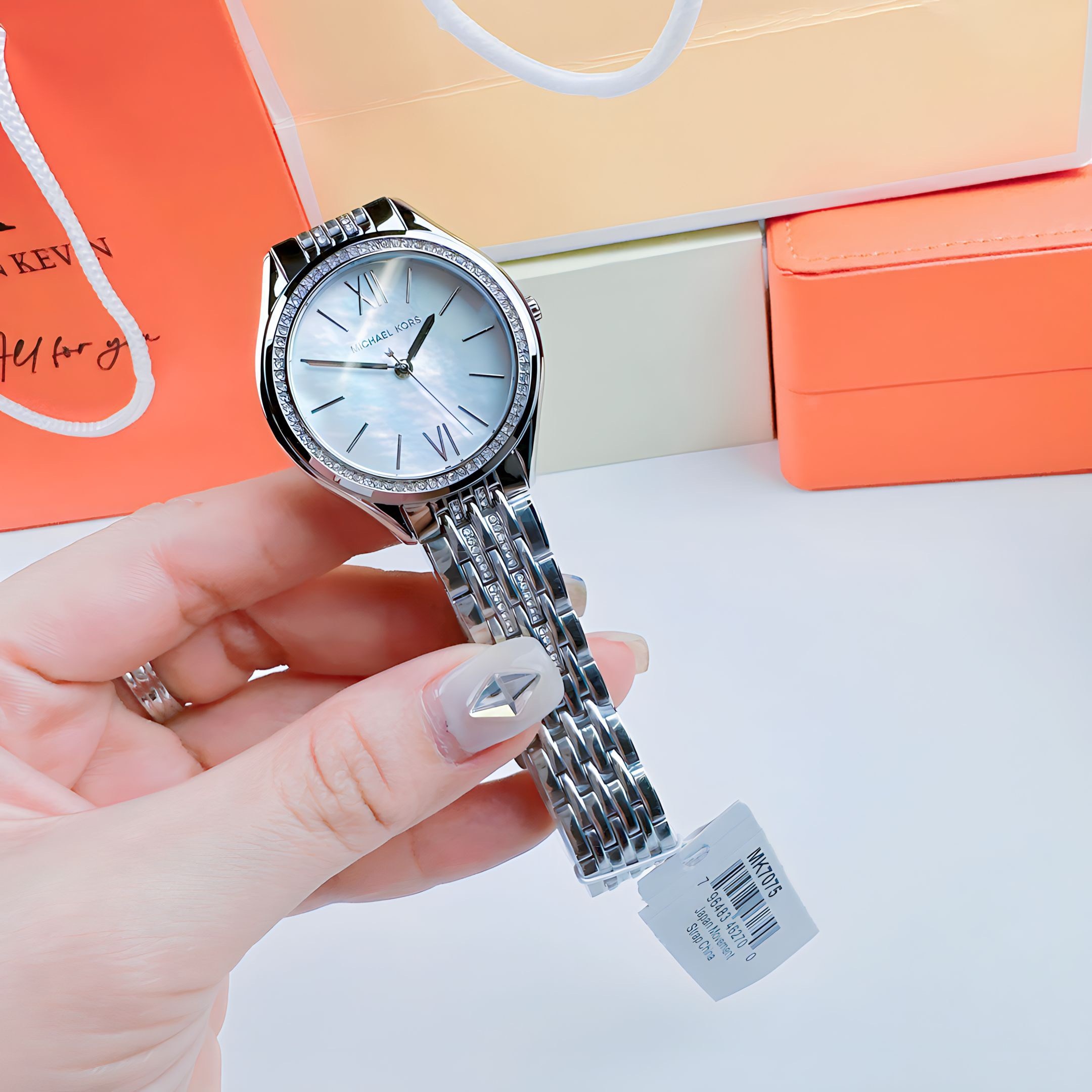 Đồng Hồ Micheal Kors Mindy |Nữ Giới |Mặt Trắng |Dây Kim Loại Đính Đá Silver |Máy Pin (Quartz) |Size 36mm |donghogiatot.vn