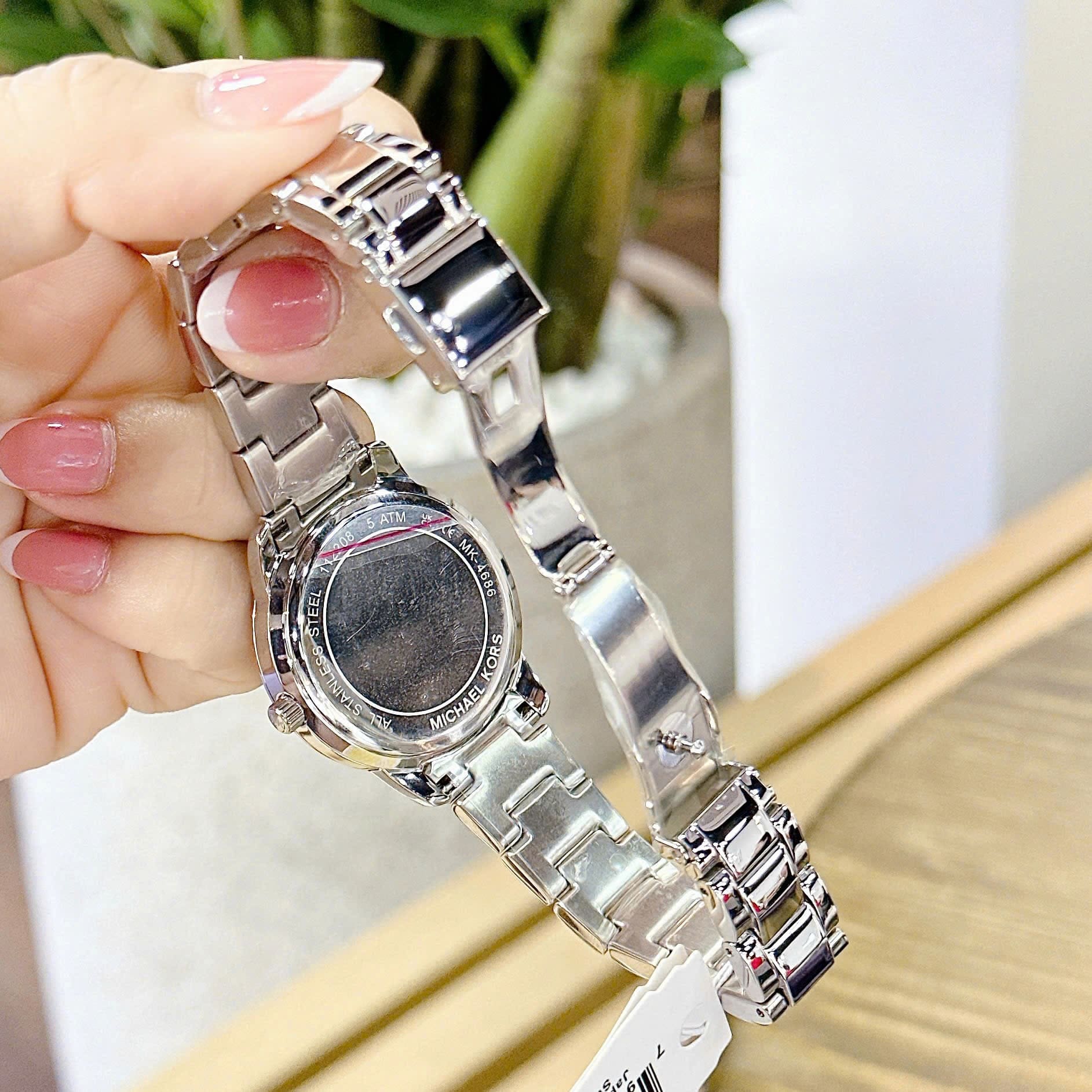 Đồng Hồ Micheal Kors Outlet Tibby |Nữ Giới |Mặt Màu Hồng |Dây Kim Loại Đính Đá |Máy Pin (Quartz) |Size 34mm |donghogiatot.vn