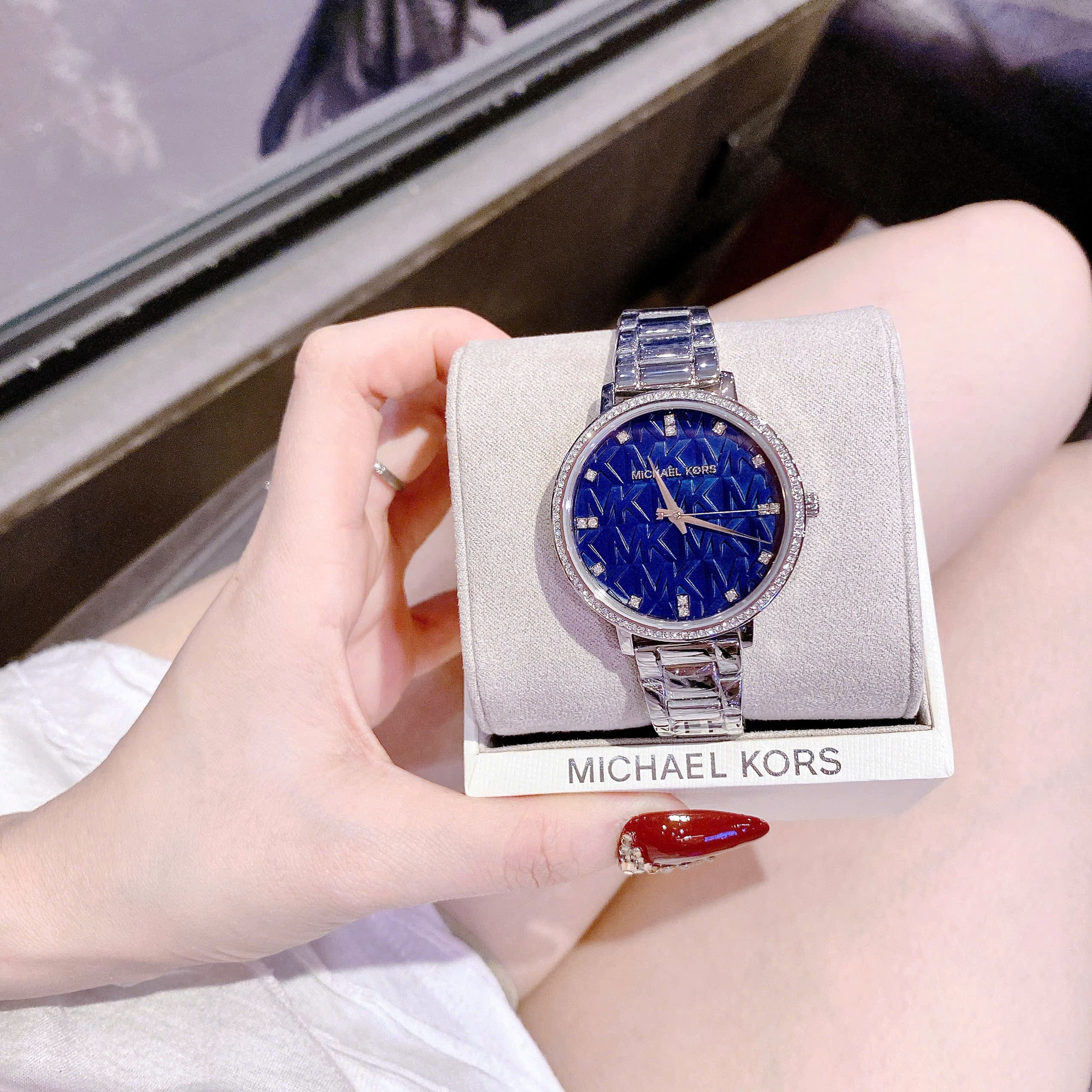 Đồng Hồ Micheal Kors Pyper |Nữ Giới |Mặt Đính Đá Xanh Dương |Dây Kim Loại Silver |Máy Pin (Quartz) |Size 36mm |donghogiatot.vn