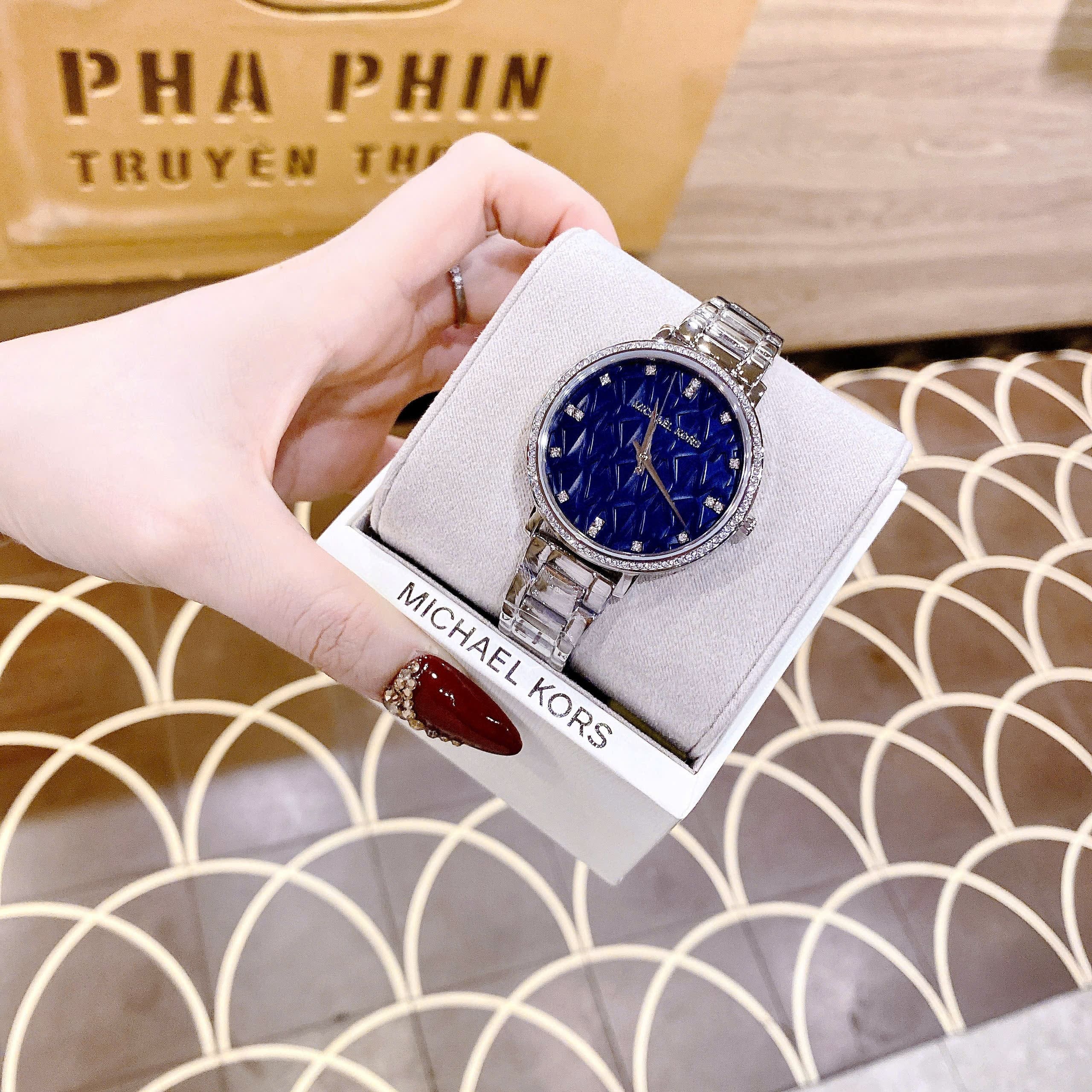 Đồng Hồ Micheal Kors Pyper |Nữ Giới |Mặt Đính Đá Xanh Dương |Dây Kim Loại Silver |Máy Pin (Quartz) |Size 36mm |donghogiatot.vn