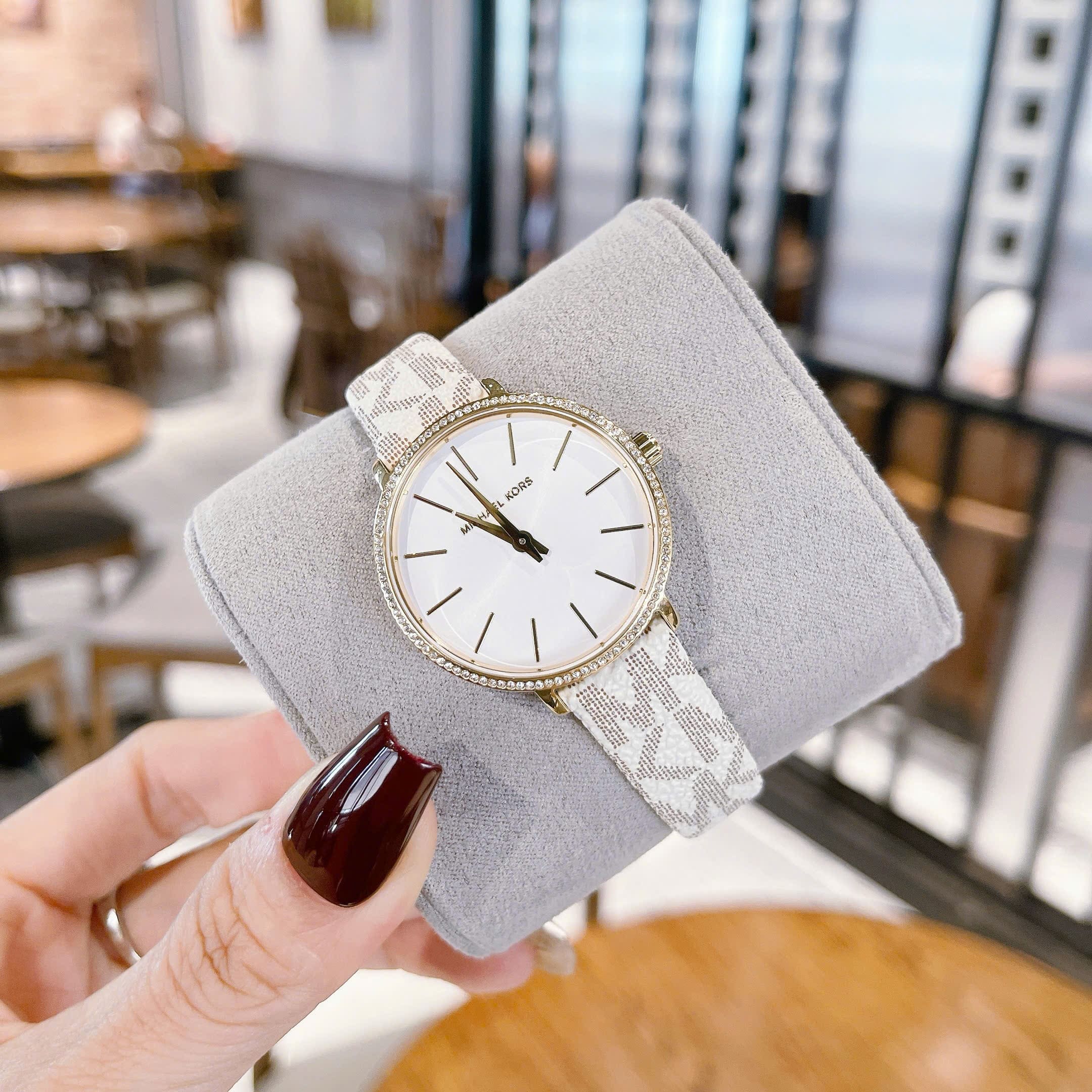 Đồng Hồ Micheal Kors Pyper |Nữ Giới |Vàng Gold |Dây Da Trắng Họa Tiết Logo |Máy Pin (Quartz) |Size 32mm |donghogiatot.vn