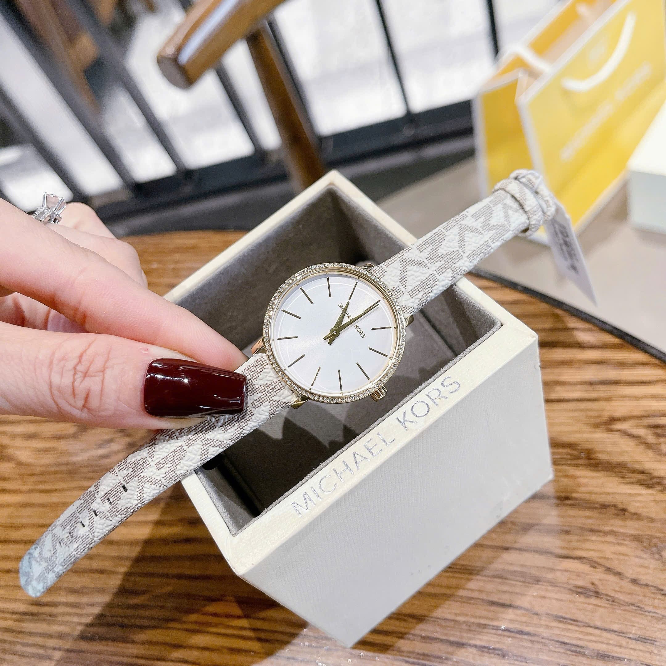 Đồng Hồ Micheal Kors Pyper |Nữ Giới |Vàng Gold |Dây Da Trắng Họa Tiết Logo |Máy Pin (Quartz) |Size 32mm |donghogiatot.vn