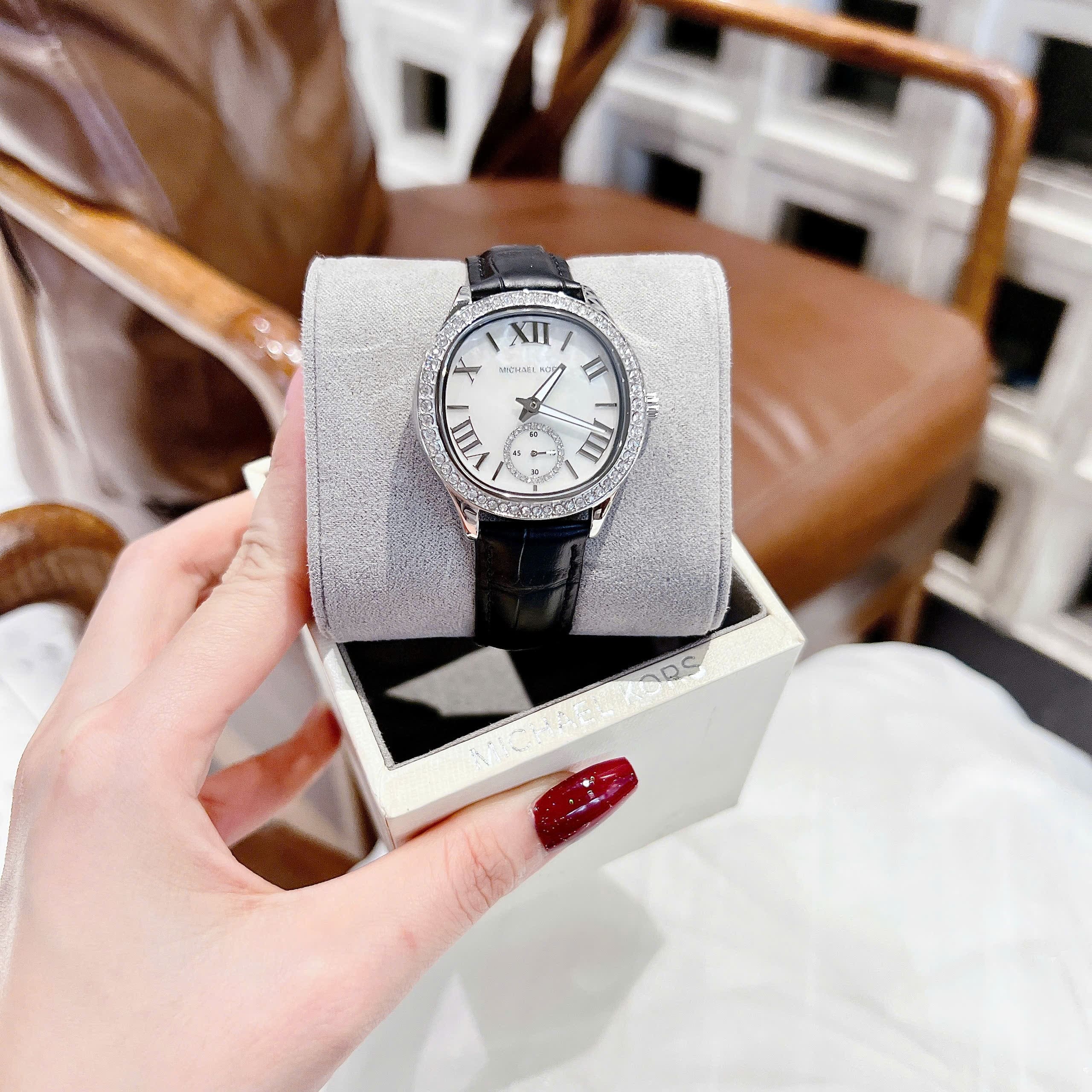 Đồng Hồ Micheal Kors Sage |Nữ Giới |Đính Đá Silver |Dây Da Màu Đen |Máy Pin (Quartz) |Size 36mm |donghogiatot.vn