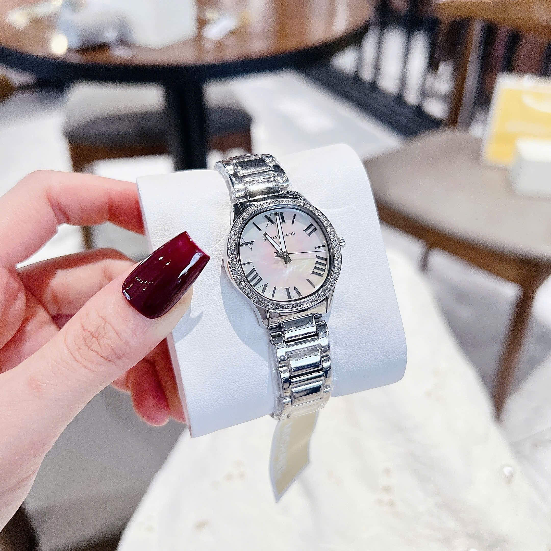 Đồng Hồ Micheal Kors Sage |Nữ Giới |Mặt Xà Cừ |Đính Đá |Dây Kim Loại Silver |Máy Pin (Quartz) |Size 31mm |donghogiatot.vn