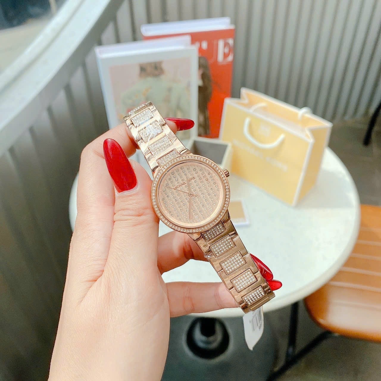 Đồng Hồ Michael Kors Gabbi |Nữ Giới |Rose Gold |Mặt Full Đá |Dây Kim Loại |Máy Pin (Quartz) |Size 33mm |donghogiatot.vn