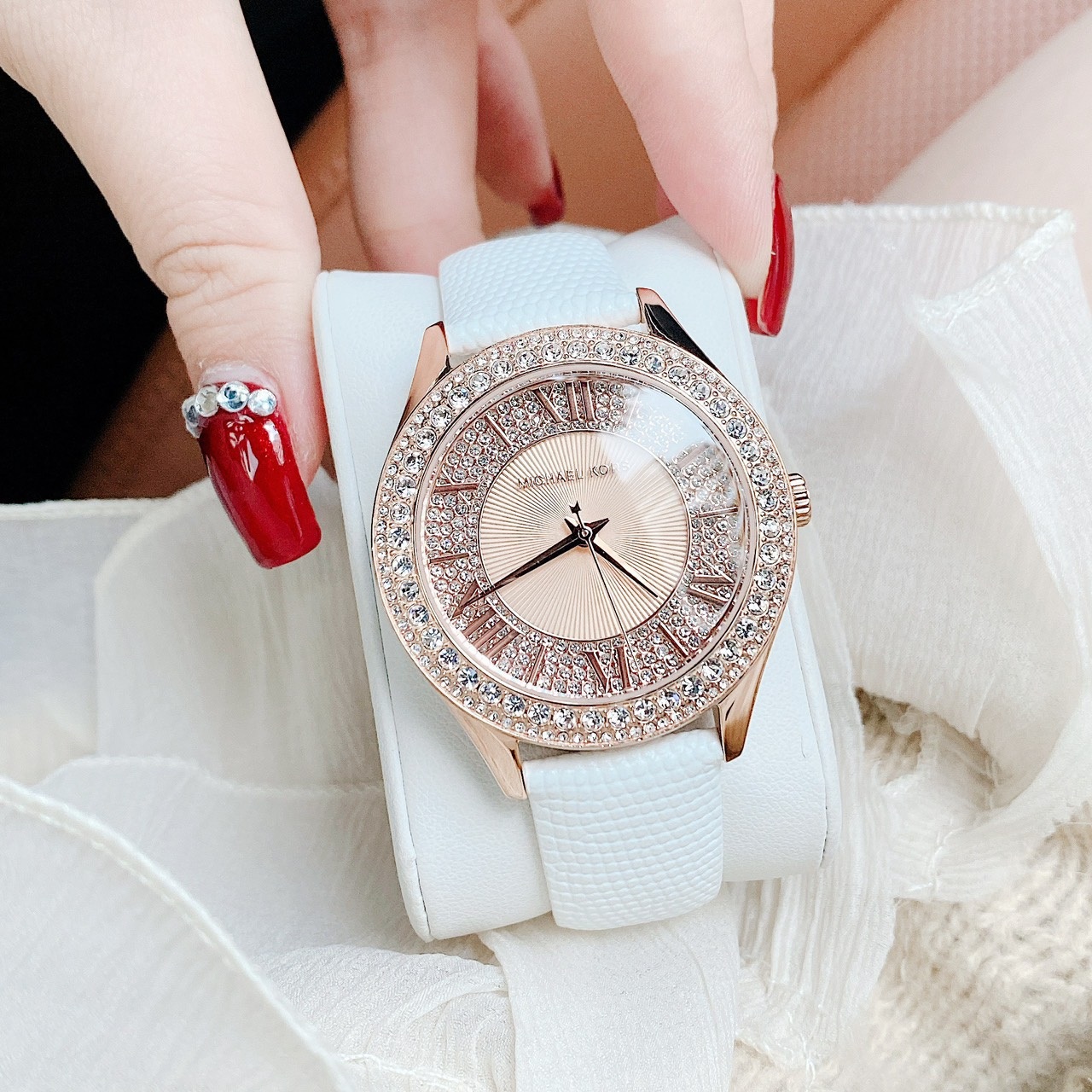 Đồng Hồ Michael Kors Harlowe |Nữ Giới |Đính Đá Rose Gold |Dây Da Trắng |Máy Pin (Quartz) |Size 38mm |donghogiatot.vn