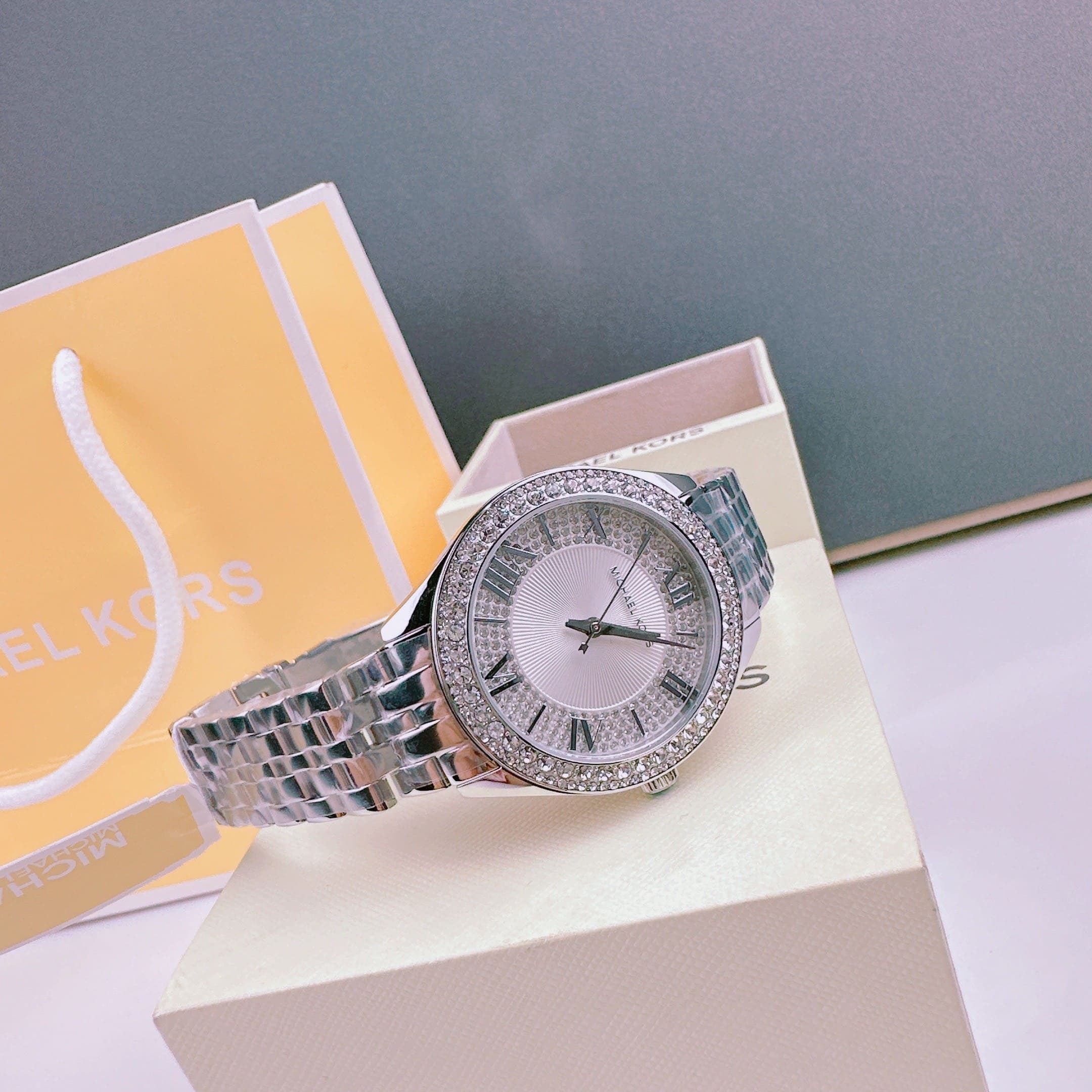 Đồng Hồ Michael Kors Harlowe |Nữ Giới |Silver |Đính Đá |Dây Kim Loại |Máy Pin (Quartz) |Size 38mm |donghogiatot.vn