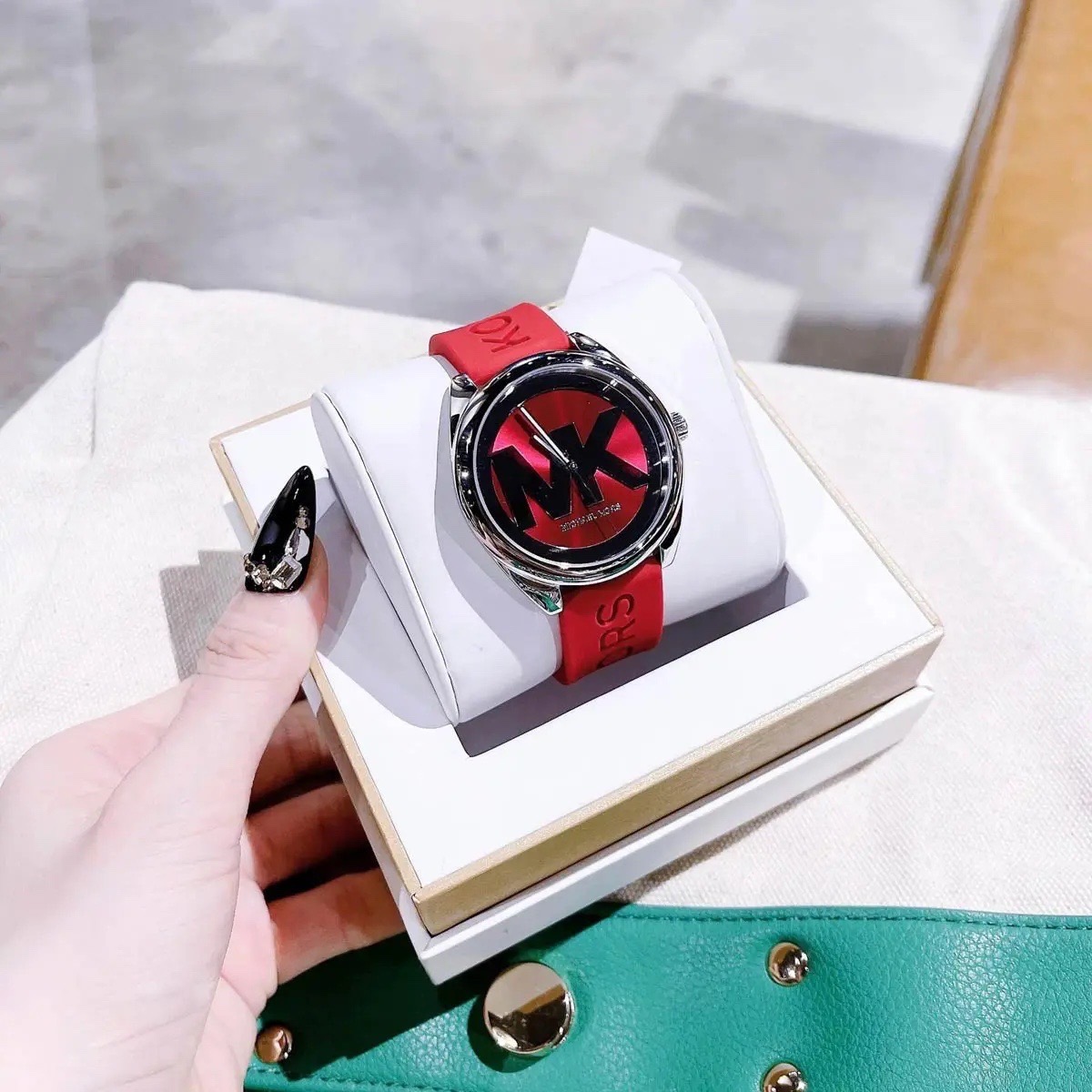 Đồng Hồ Michael Kors Janelle |Nữ Giới |Silver |Dây Silicone Đỏ |Máy Pin (Quartz) |Size 40mm |donghogiatot.vn