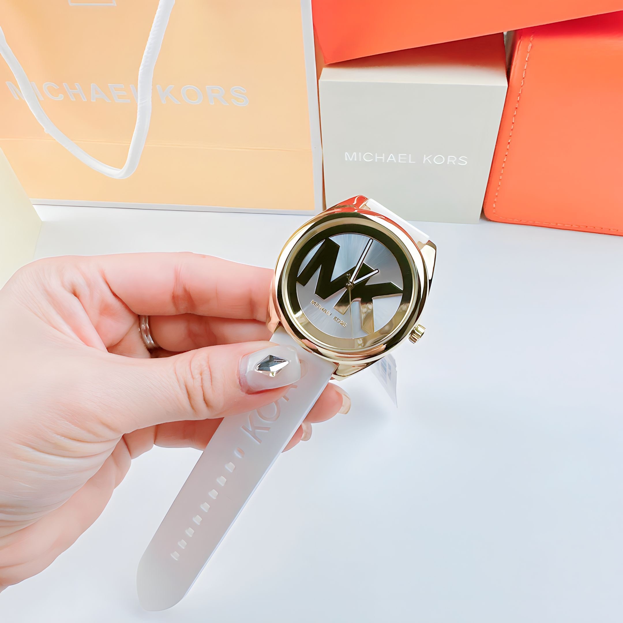 Đồng Hồ Michael Kors Janelle |Nữ Giới |Vàng Gold |Dây Silicone Trắng |Máy Pin (Quartz) |Size 40mm |donghogiatot.vn