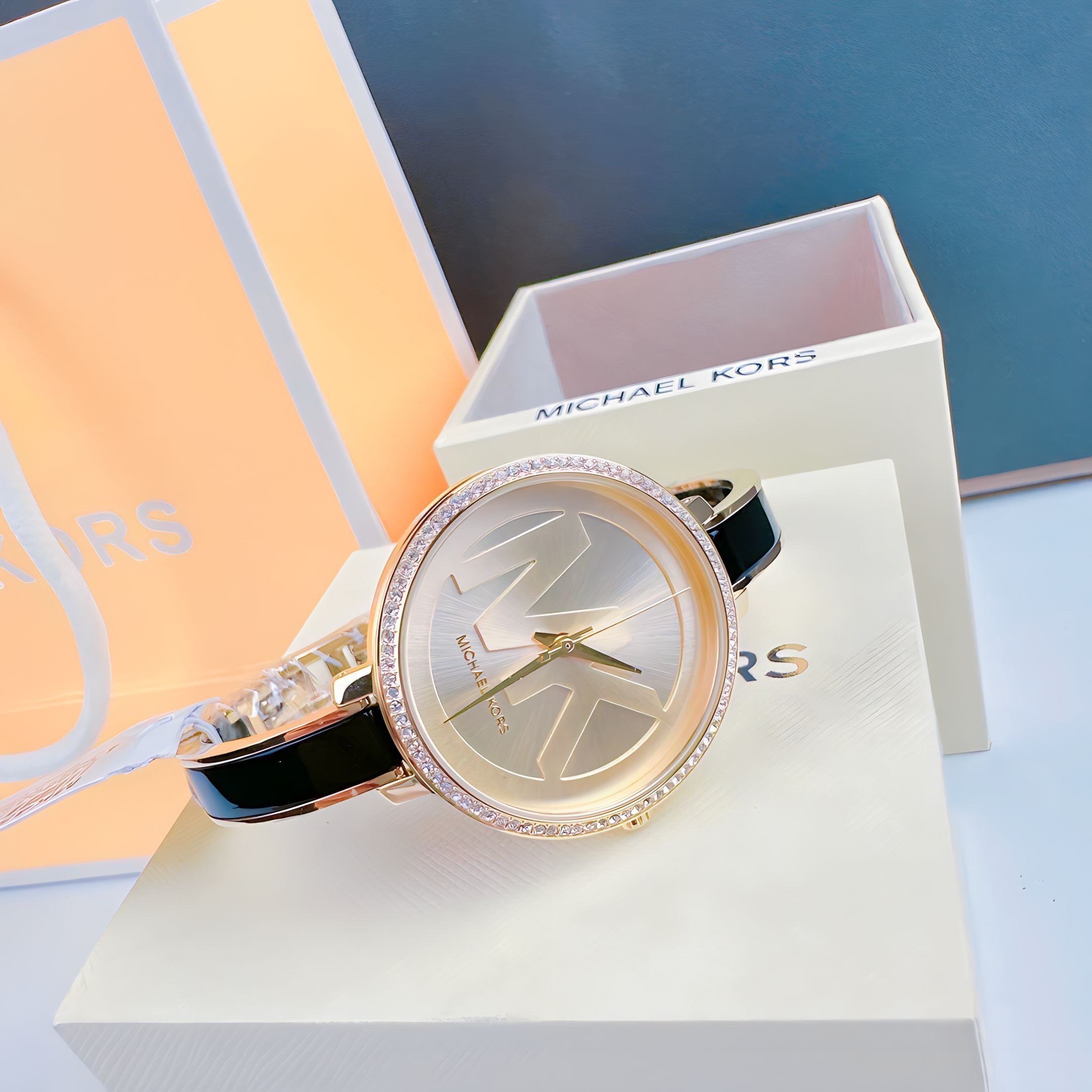 Đồng Hồ Michael Kors Jaryn |Nữ Giới |Vàng Gold |Lắc Tay Đen |Máy Pin (Quartz) |Size 36mm |donghogiatot.vn