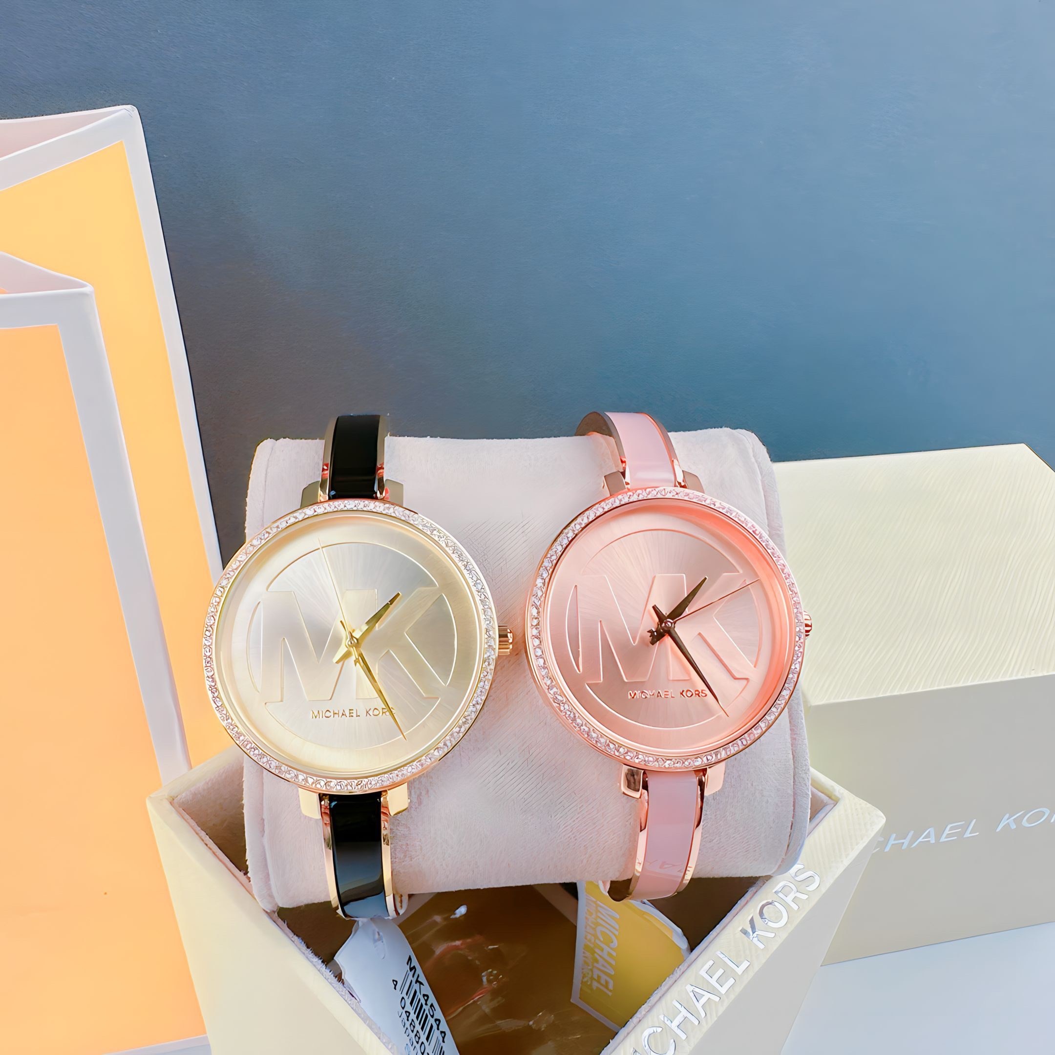 Đồng Hồ Michael Kors Jaryn |Nữ Giới |Vàng Gold |Lắc Tay Đen |Máy Pin (Quartz) |Size 36mm |donghogiatot.vn