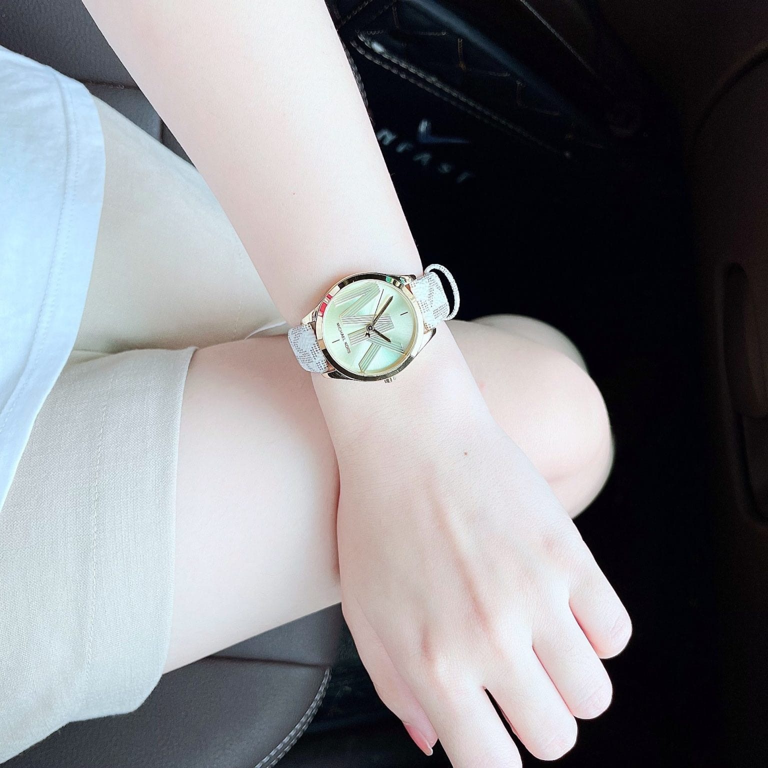 Đồng Hồ Michael Kors Jaycie |Nữ Giới |Mặt Tròn Vàng Gold |Dây Da Trắng |Máy Pin (Quartz) |Size 34mm |donghogiatot.vn