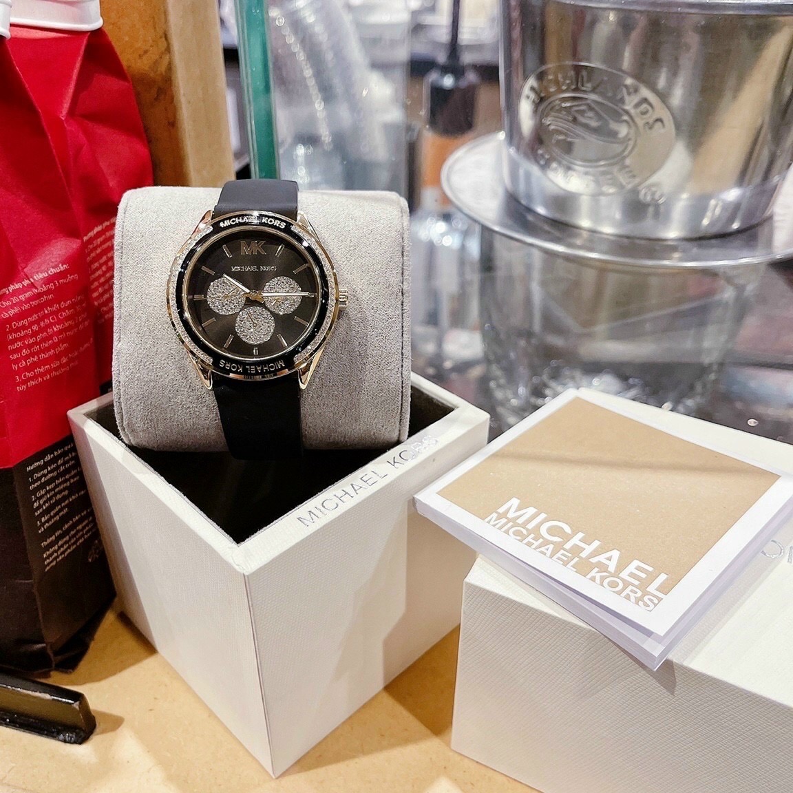 Đồng Hồ Michael Kors Jessa |Unisex |Đính Đá |Dây Cao Su Đen |Máy Pin (Quartz) |Size 40mm |donghogiatot.vn