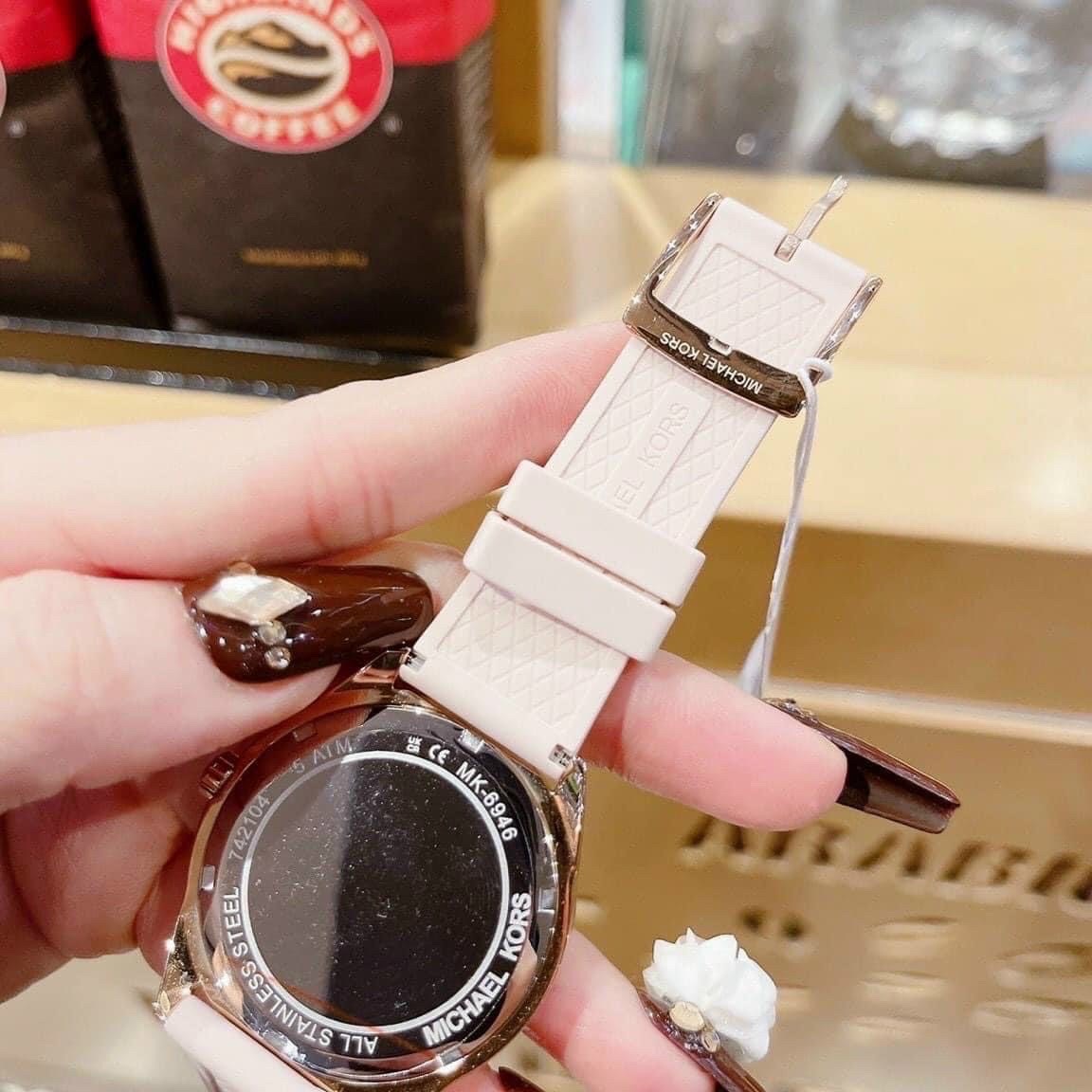 Đồng Hồ Michael Kors Jessa |Unisex |Đính Đá |Dây Cao Su Hồng |Máy Pin (Quartz) |Size 40mm |donghogiatot.vn