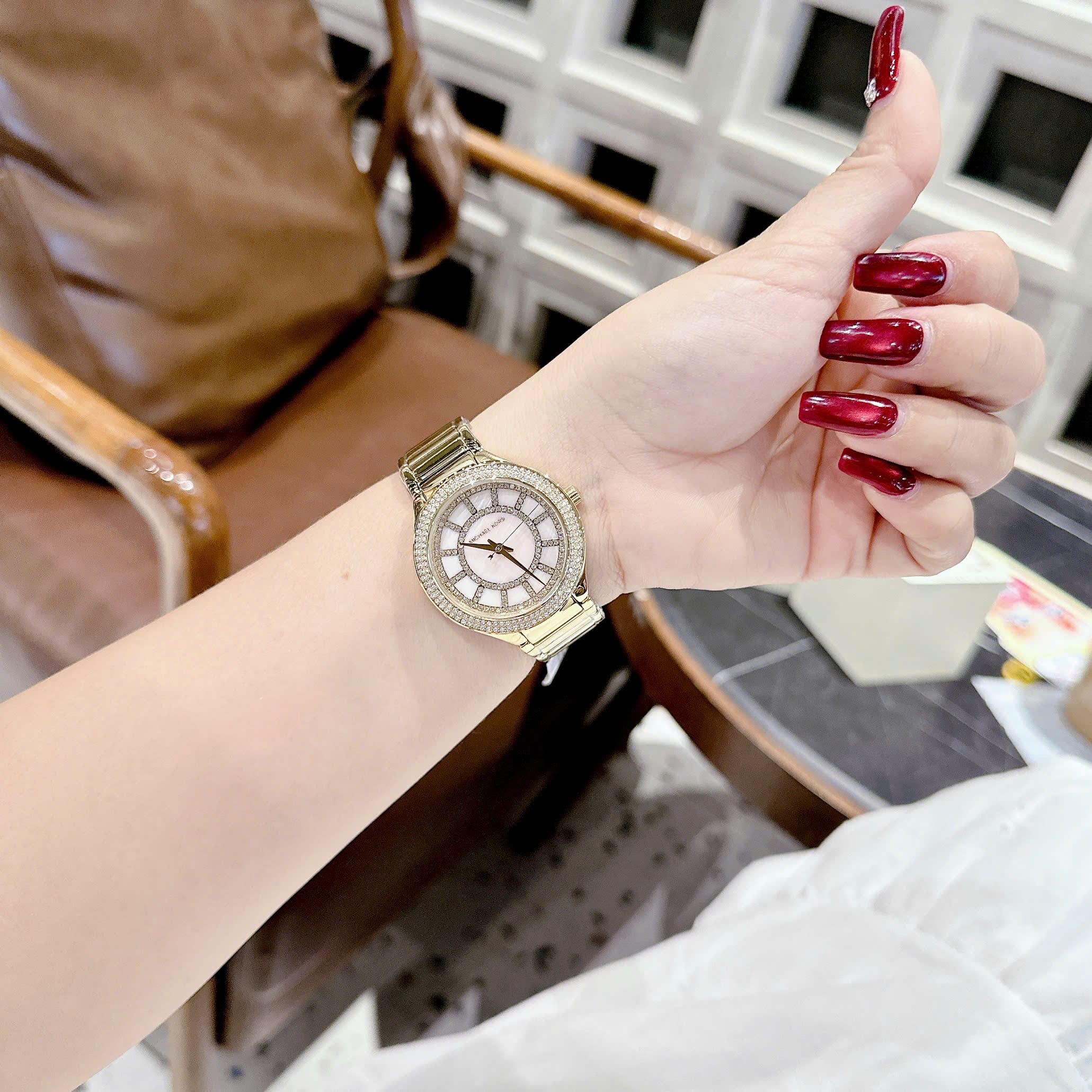 Đồng Hồ Micheal Kors Kerry |Nữ Giới |Mặt Khảm Trai Hồng |Dây Kim Loại Vàng Gold |Máy Pin (Quartz) |Size 36mm |donghogiatot.vn