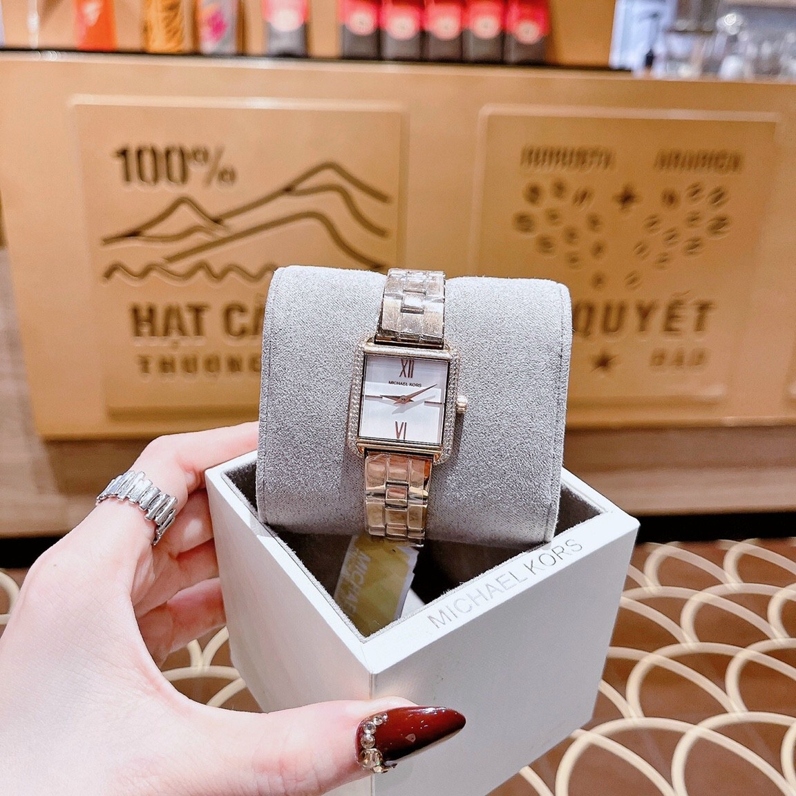 Đồng Hồ Michael Kors Lake |Nữ Giới |Mặt Chữ Nhật |Dây Kim Loại Rose Gold |Máy Pin (Quartz) |Size 24x30mm |donghogiatot.vn