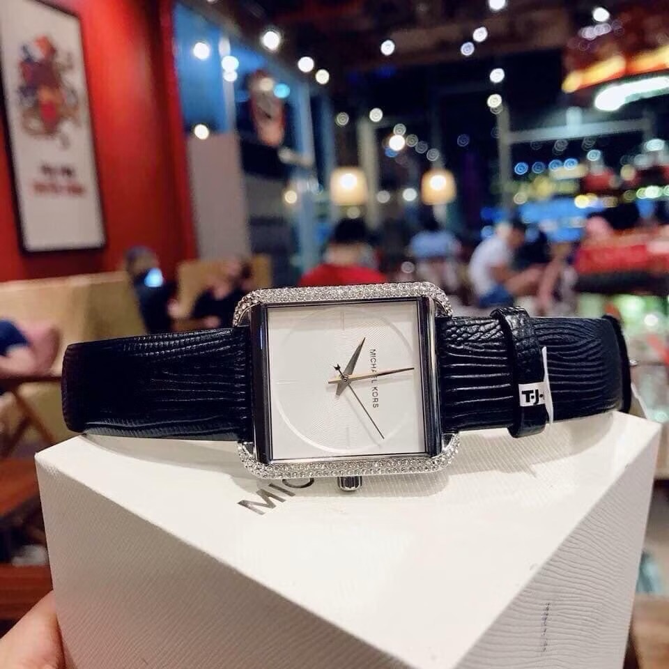 Đồng Hồ Michael Kors Lake |Nữ Giới |Mặt Chữ Nhật |Đính Đá |Dây Da Đen |Máy Pin (Quartz) |Size 32x39mm |donghogiatot.vn
