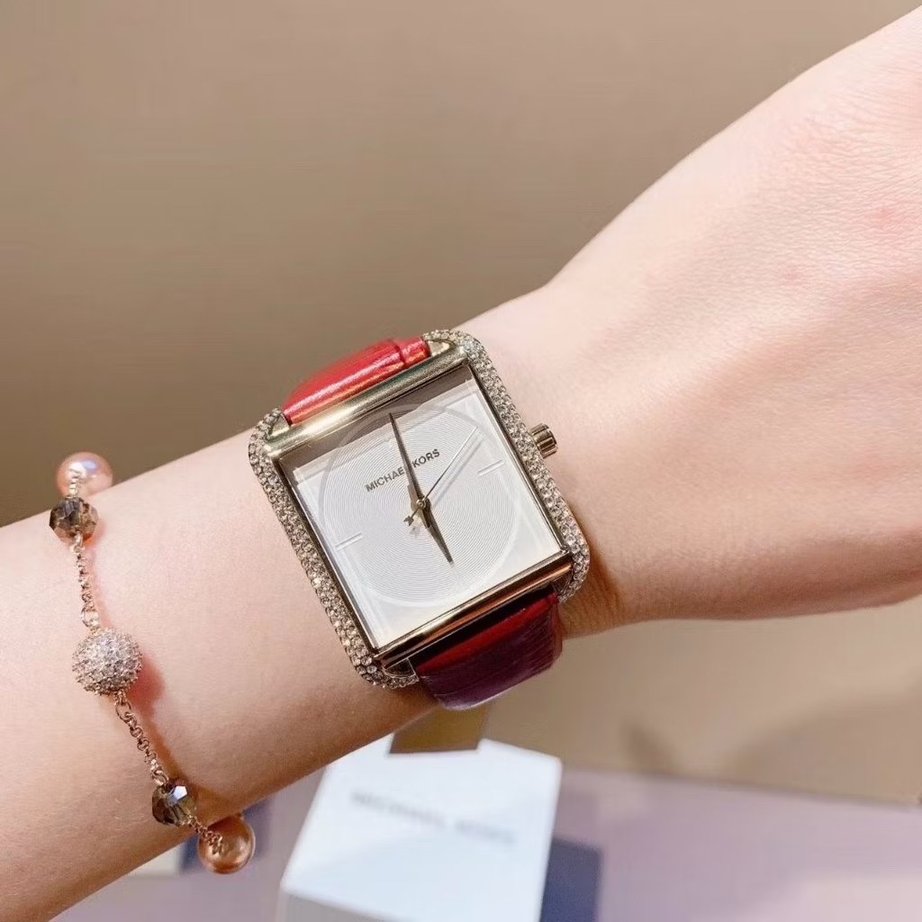 Đồng Hồ Michael Kors Lake |Nữ Giới |Mặt Chữ Nhật |Đính Đá |Dây Da Đỏ |Máy Pin (Quartz) |Size 32x39mm |donghogiatot.vn