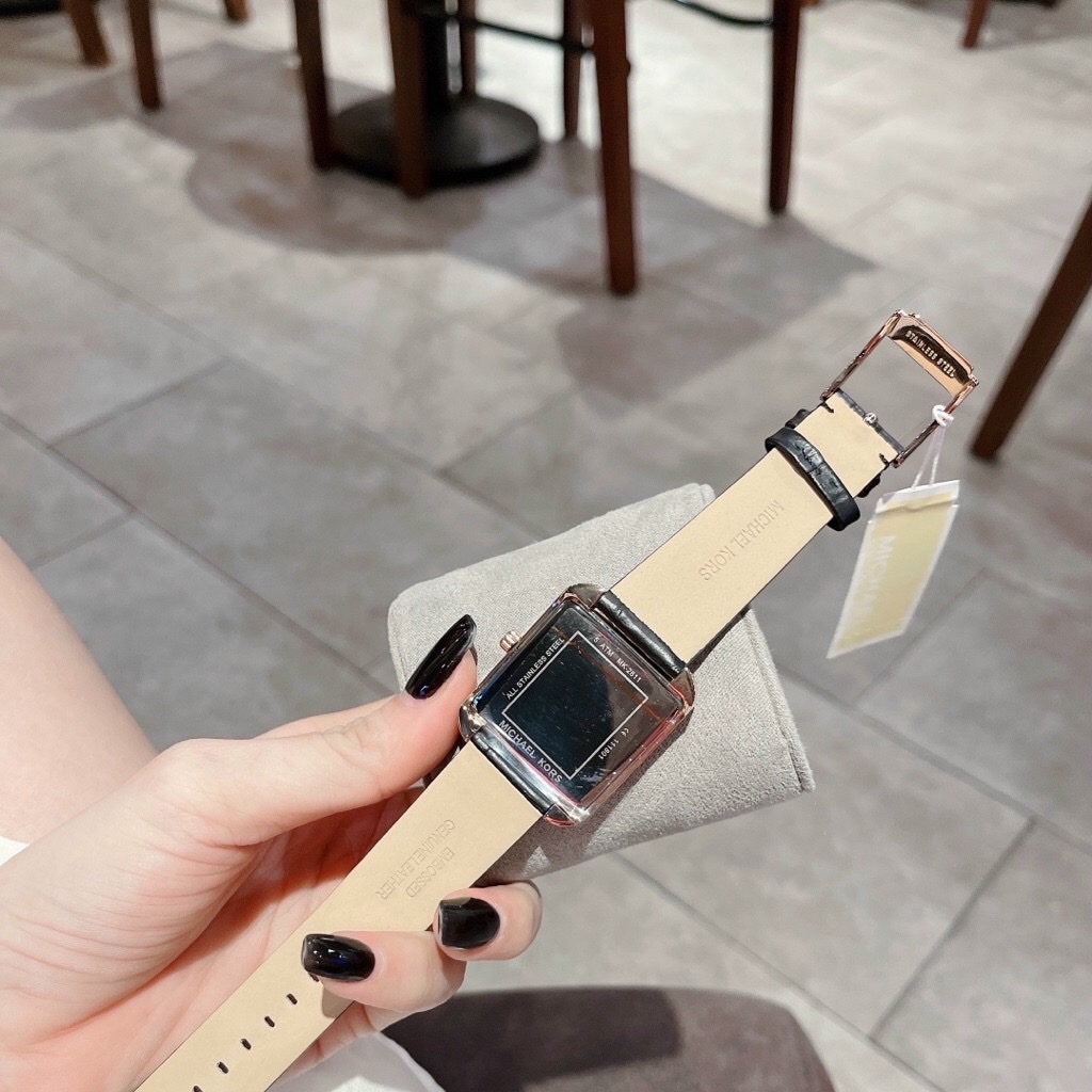 Đồng Hồ Michael Kors Lake |Nữ Giới |Mặt Chữ Nhật |Rose Gold |Dây Da Đen |Máy Pin (Quartz) |Size 32x39mm |donghogiatot.vn