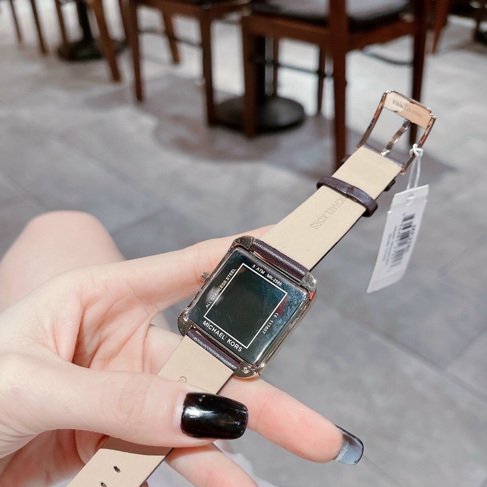 Đồng Hồ Michael Kors Lake |Nữ Giới |Mặt Vuông Đen |Dây Da |Máy Pin (Quartz) |Size 33mm |donghogiatot.vn