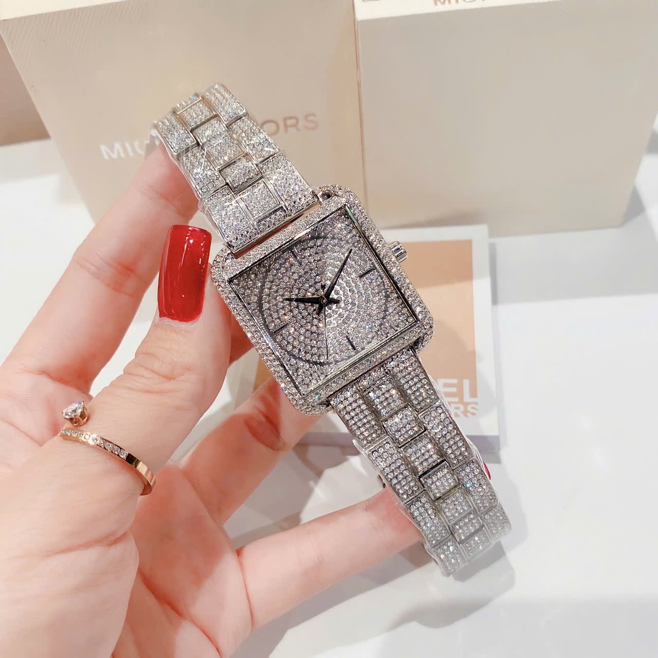 Đồng Hồ Michael Kors Lake |Nữ Giới |Mặt Vuông |Full Đá |Dây Kim Loại |Máy Pin (Quartz) |Size 32x32mm |donghogiatot.vn