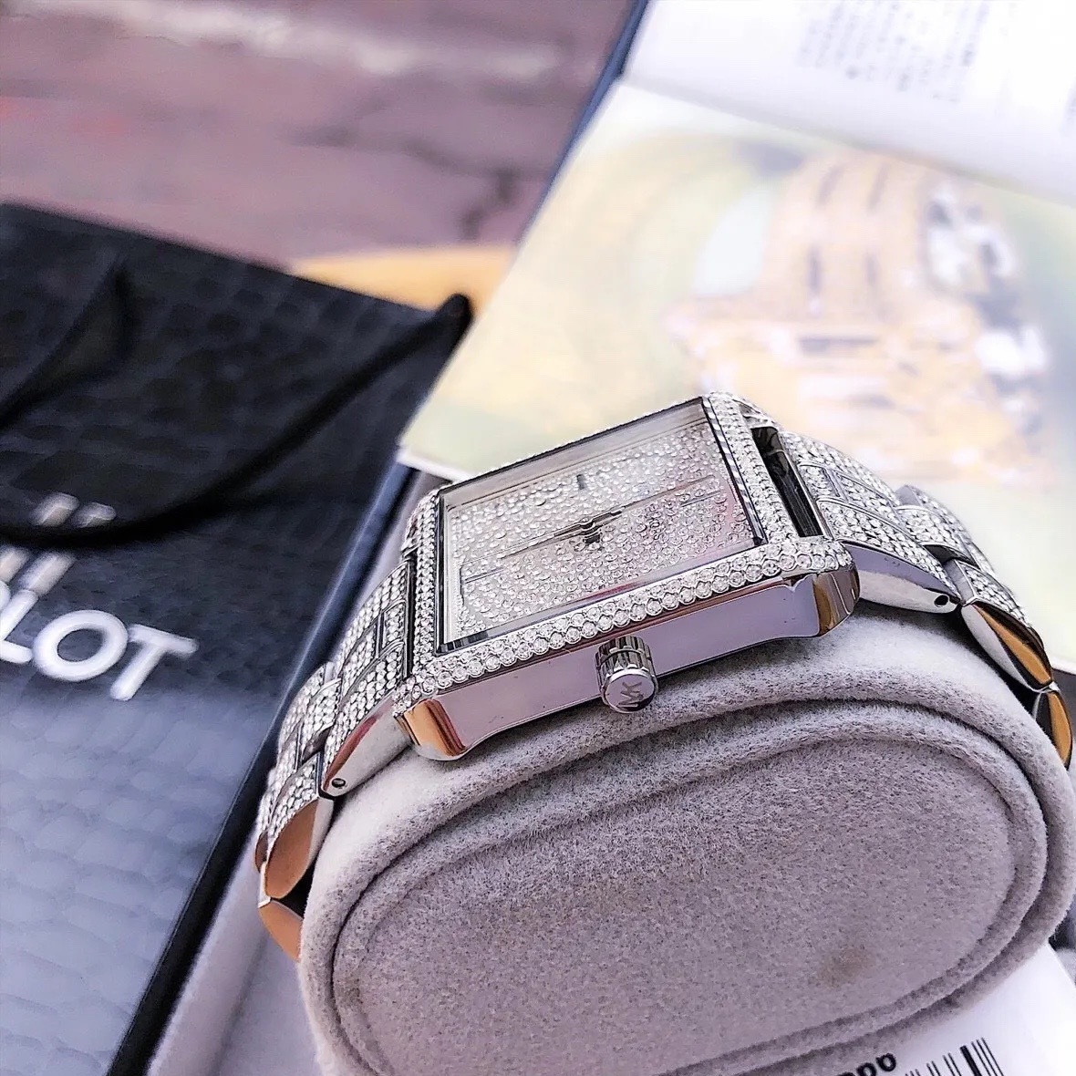 Đồng Hồ Michael Kors Lake |Nữ Giới |Mặt Vuông |Full Đá |Dây Kim Loại |Máy Pin (Quartz) |Size 32x32mm |donghogiatot.vn