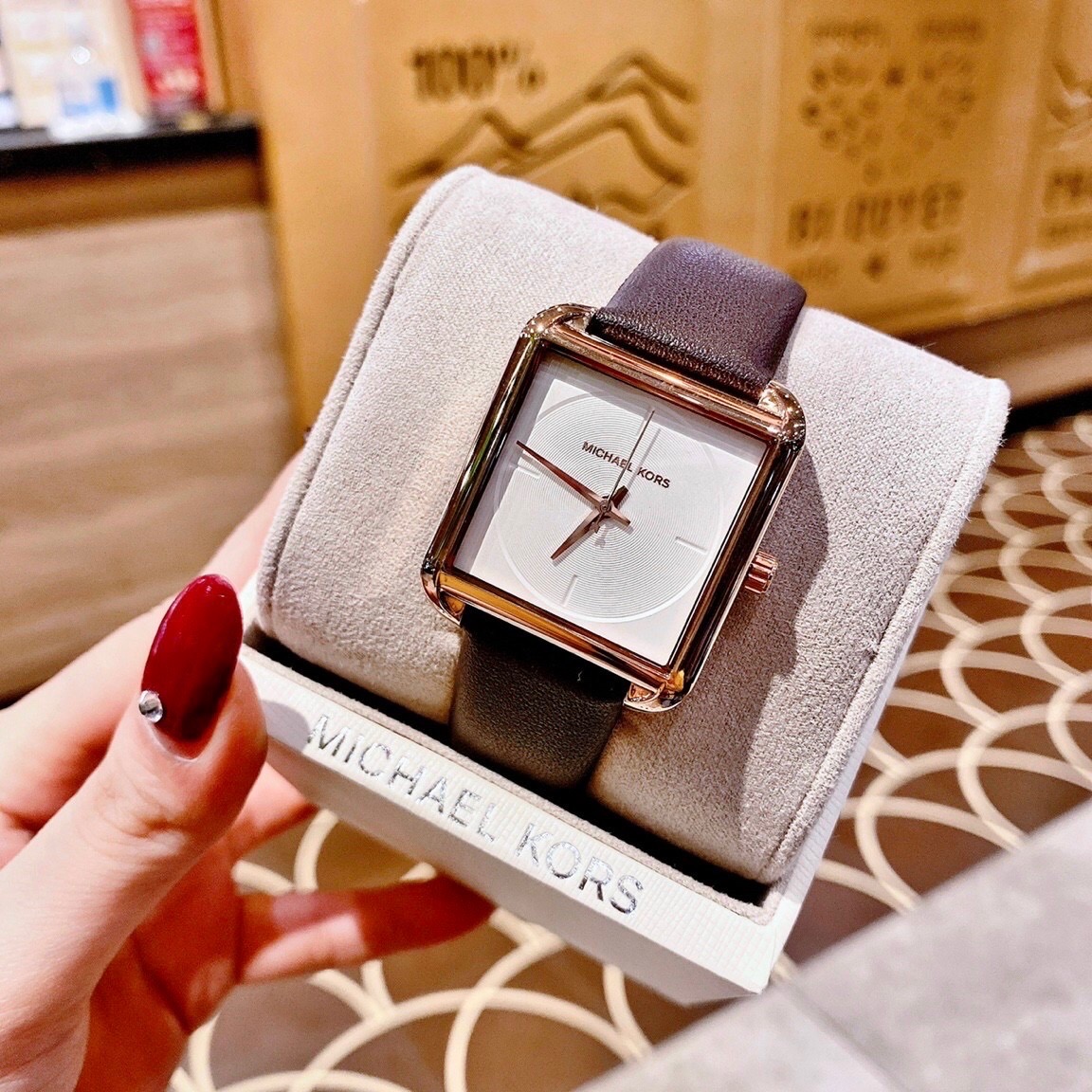 Đồng Hồ Michael Kors Lake |Nữ Giới |Mặt Vuông Trắng |Dây Da Tím |Máy Pin (Quartz) |Size 33mm |donghogiatot.vn