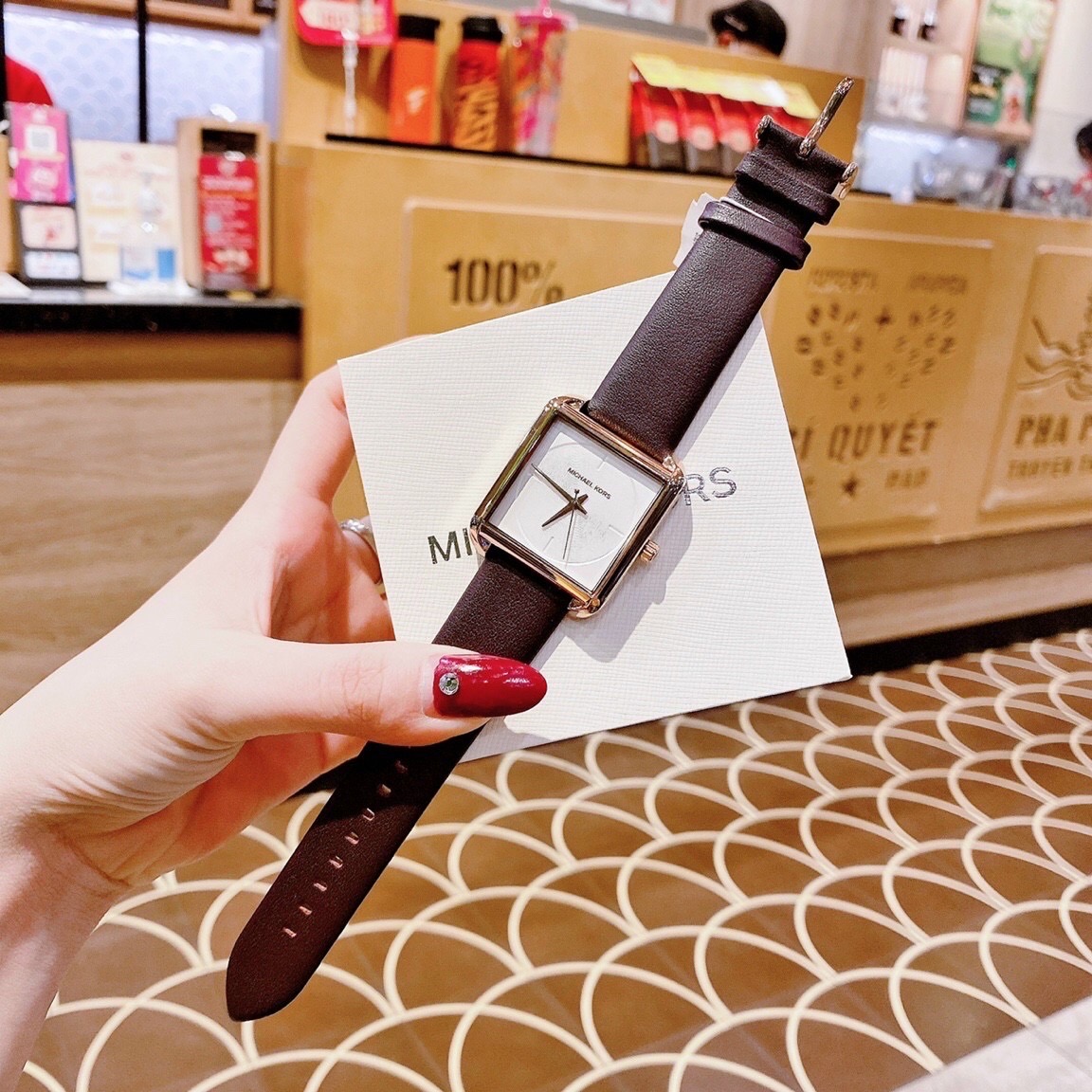 Đồng Hồ Michael Kors Lake |Nữ Giới |Mặt Vuông Trắng |Dây Da Tím |Máy Pin (Quartz) |Size 33mm |donghogiatot.vn