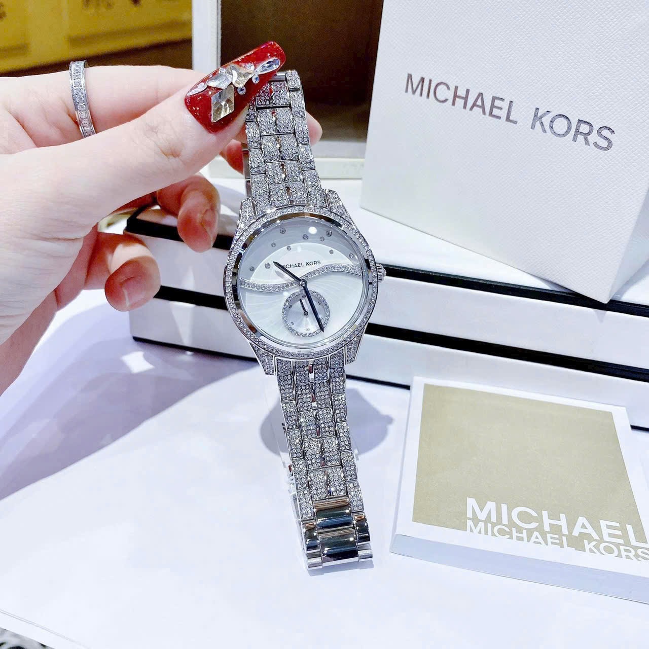Đồng Hồ Michael Kors Lauryn |Nữ Giới |Mặt Trắng Silver |Dây Kim Loại Đính Đá |Máy Pin (Quartz) |Size 38mm |donghogiatot.vn