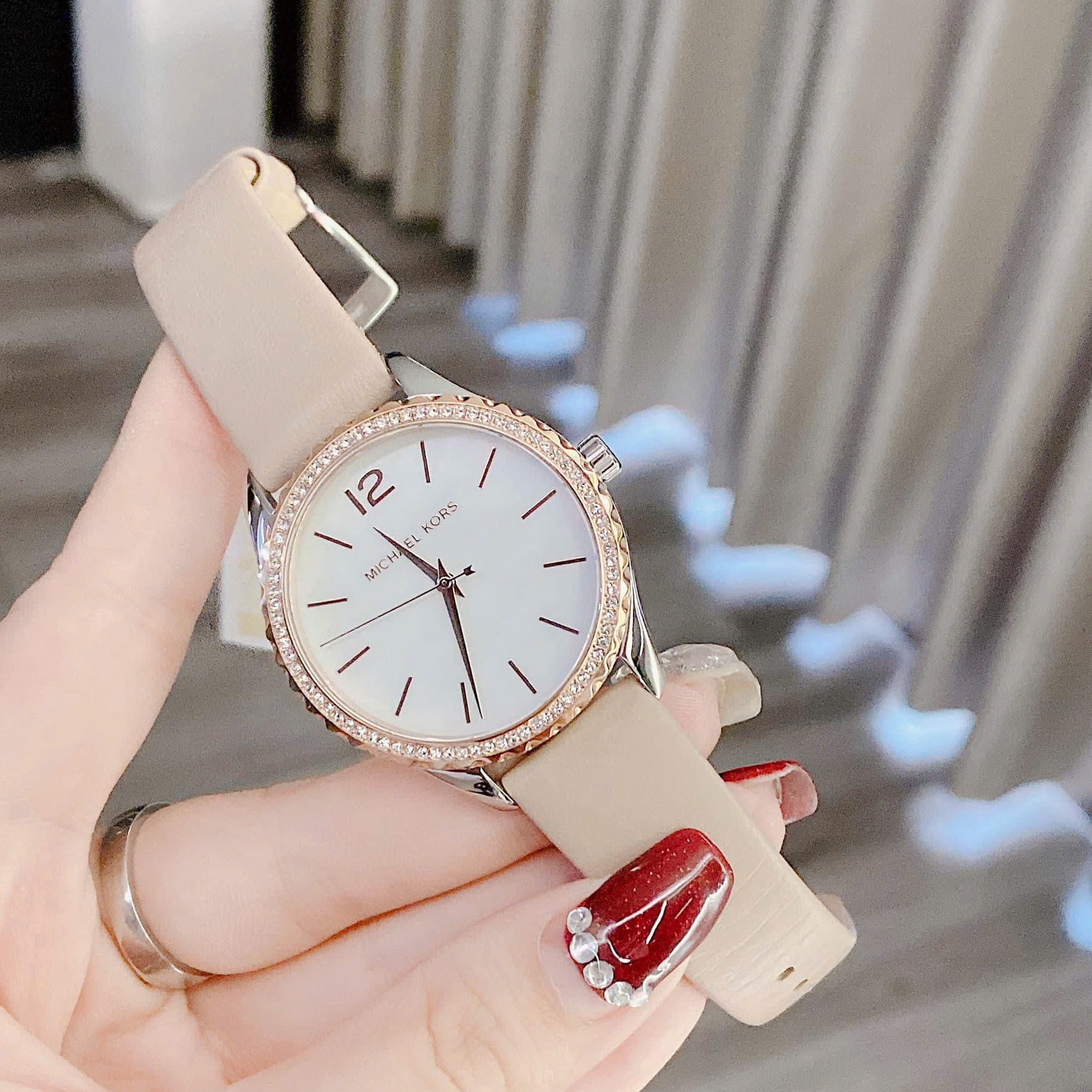 Đồng Hồ Michael Kors Layton |Nữ Giới |Đính Đá |Vàng Hồng |Dây Da Màu Nude |Máy Pin (Quartz) |Size 38mm |donghogiatot.vn